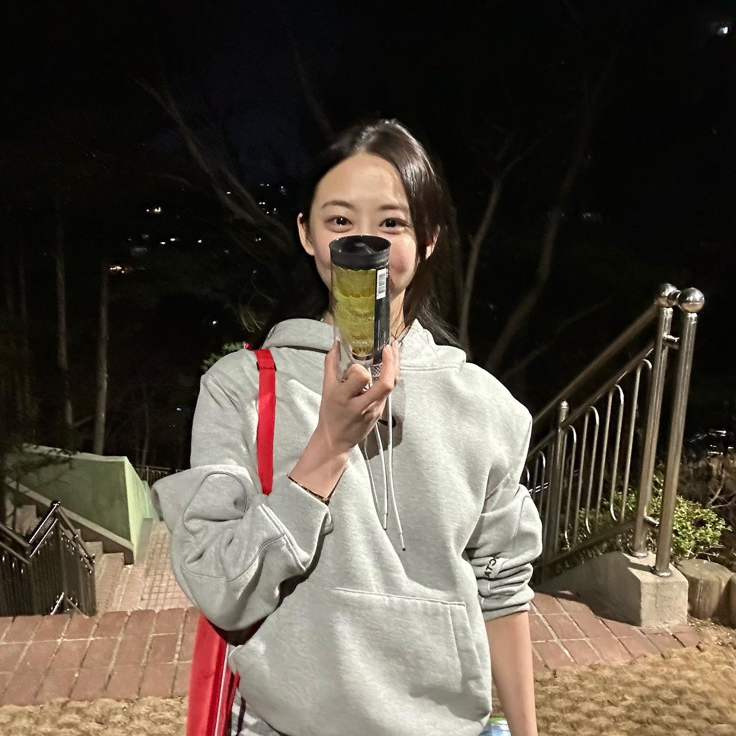 후드티만큼 편안하고 따뜻한 건🙅🏻♀️
아무 생각 없이 꺼내 입게 되는🎶🖤두툼한 후드티만 찾게 돼 이미지5