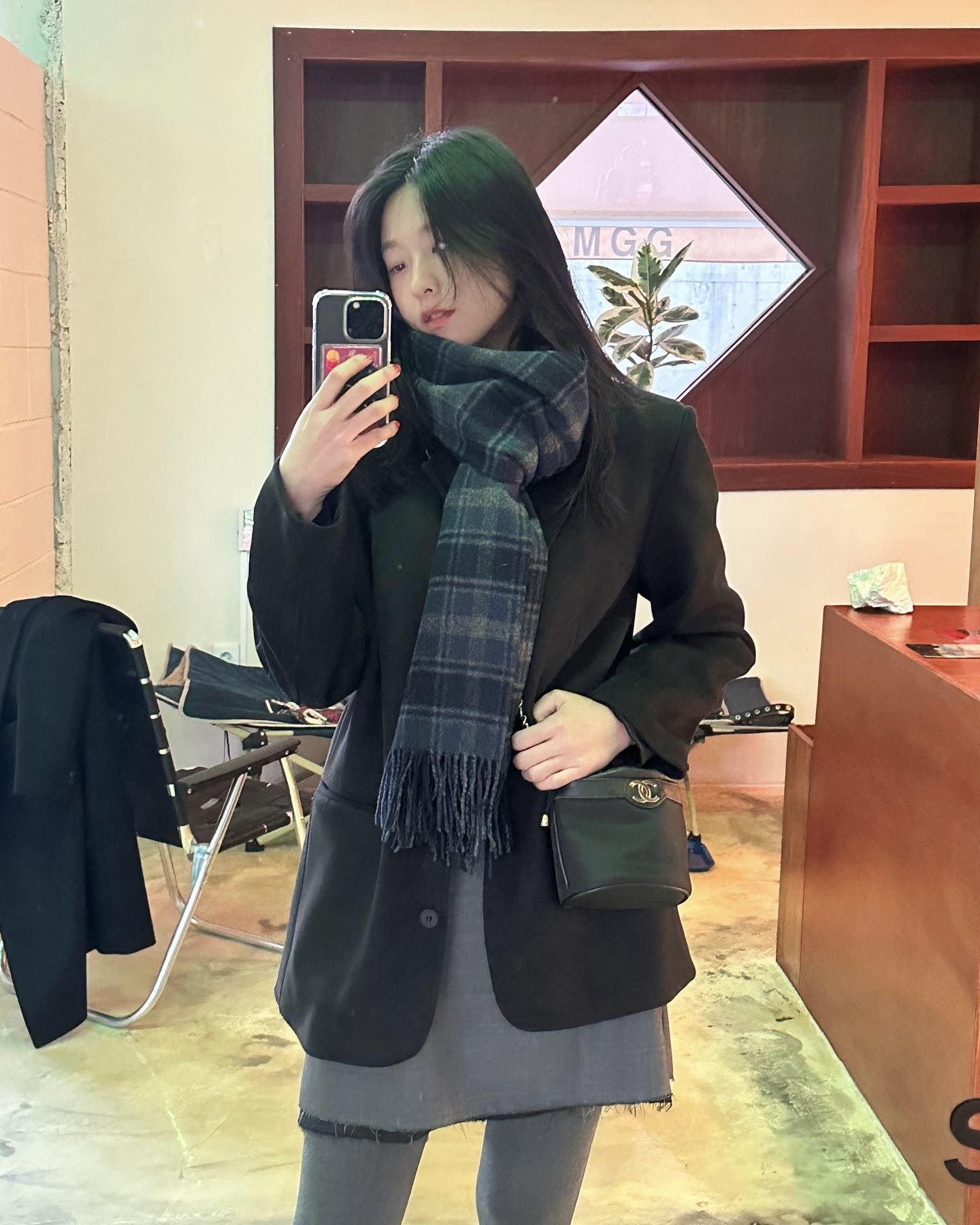 스타킹으로 포인트 주기 좋은 날씨🖤
검정 스타킹이 기본이지만👀🪄이번엔 컬러 스타킹으로 힘 주자 이미지1