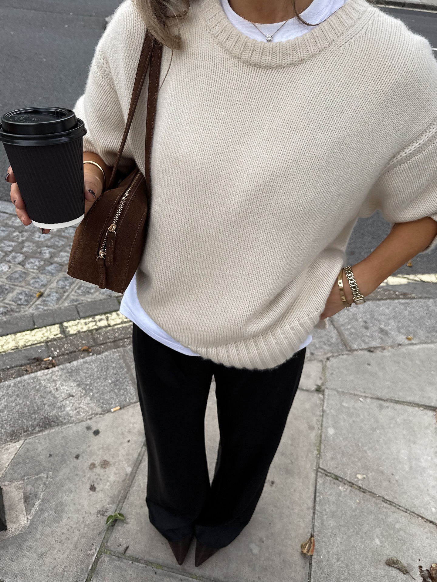 따뜻하고 편한데 세련된 것은?✨
매일 손이 가는 니트🤎 입어보면 바로 알걸?👀 이미지3