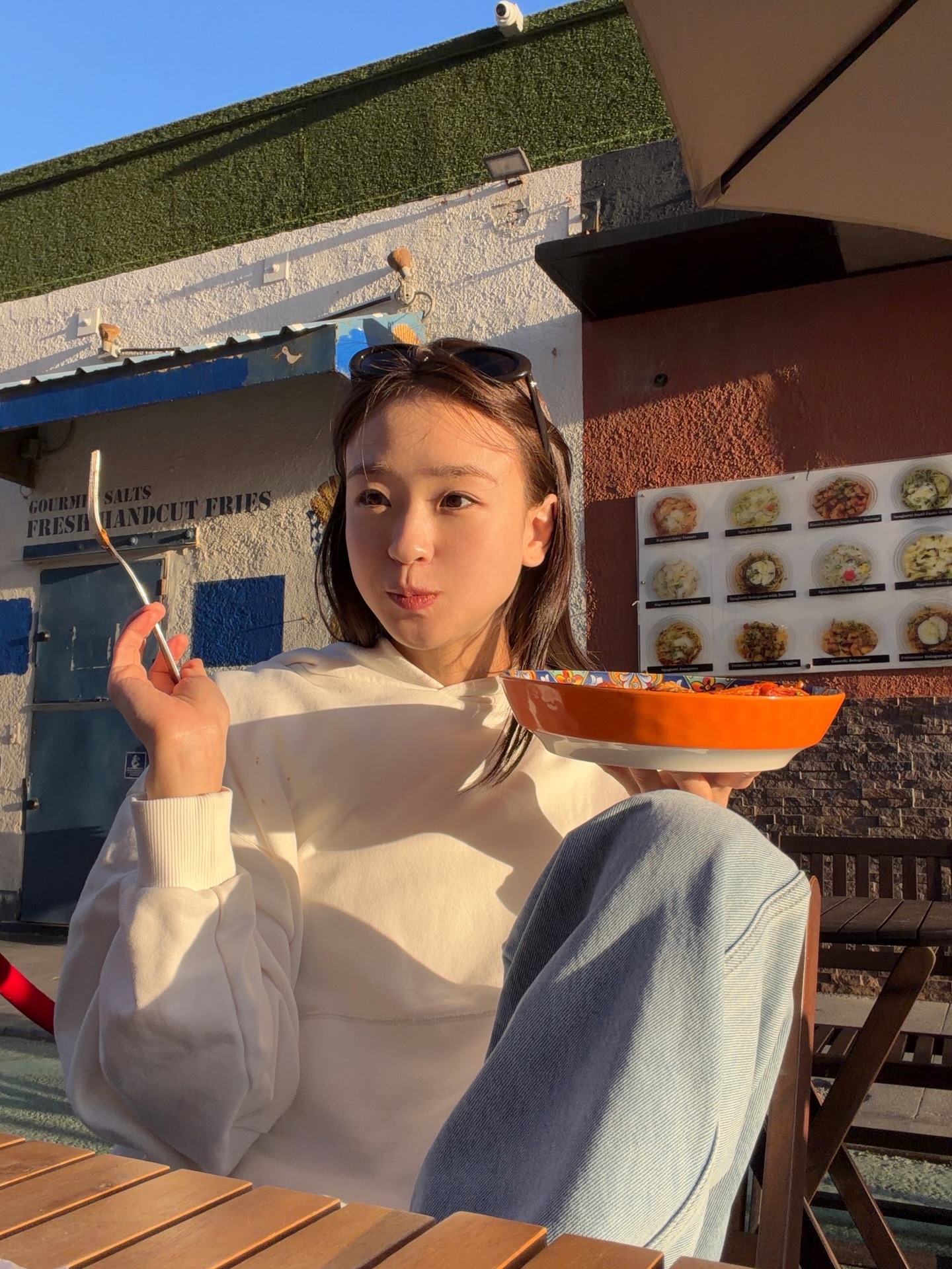 후드티만큼 편안하고 따뜻한 건🙅🏻♀️
아무 생각 없이 꺼내 입게 되는🎶🖤두툼한 후드티만 찾게 돼 이미지2