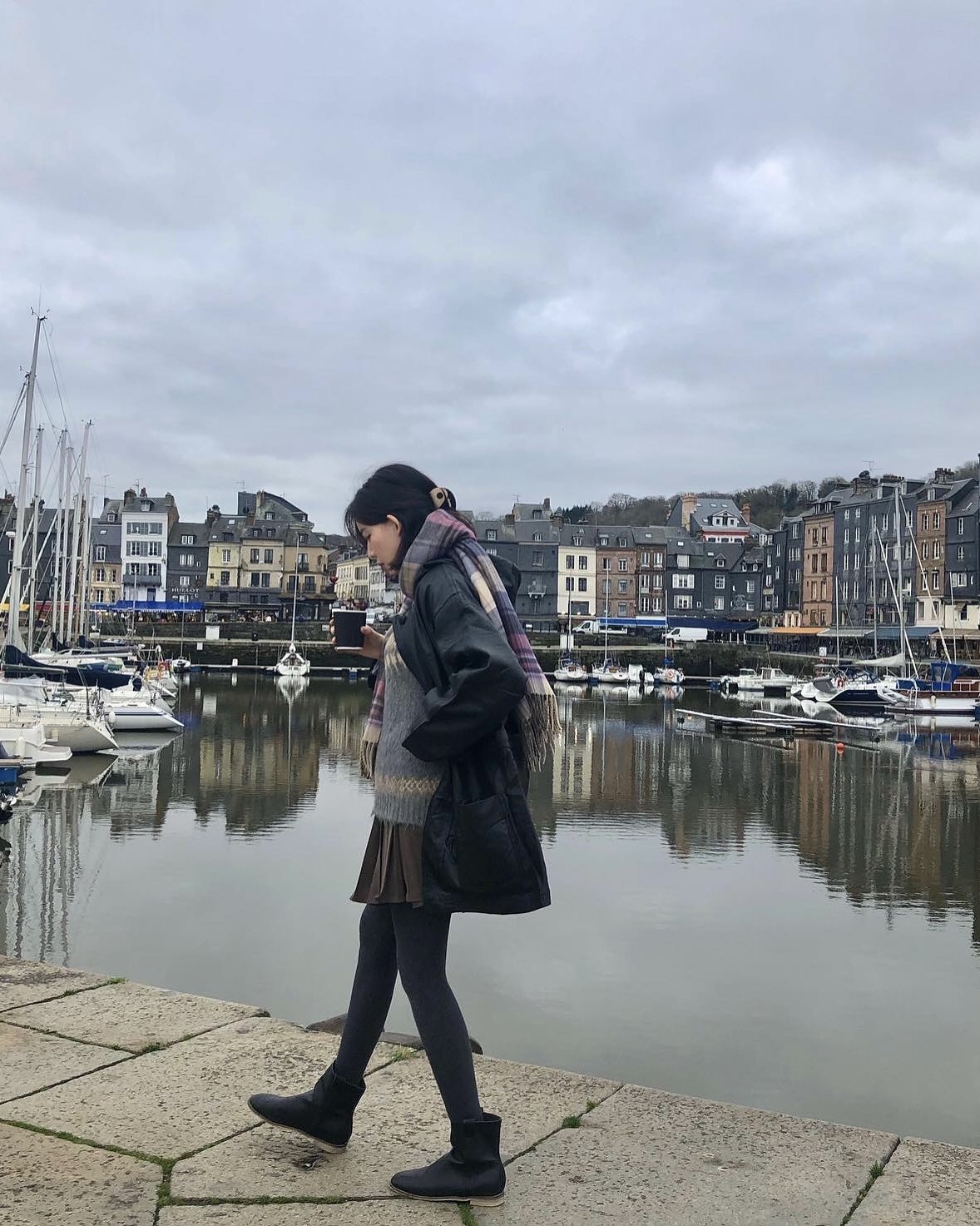 스타킹으로 포인트 주기 좋은 날씨🖤
검정 스타킹이 기본이지만👀🪄이번엔 컬러 스타킹으로 힘 주자 이미지4