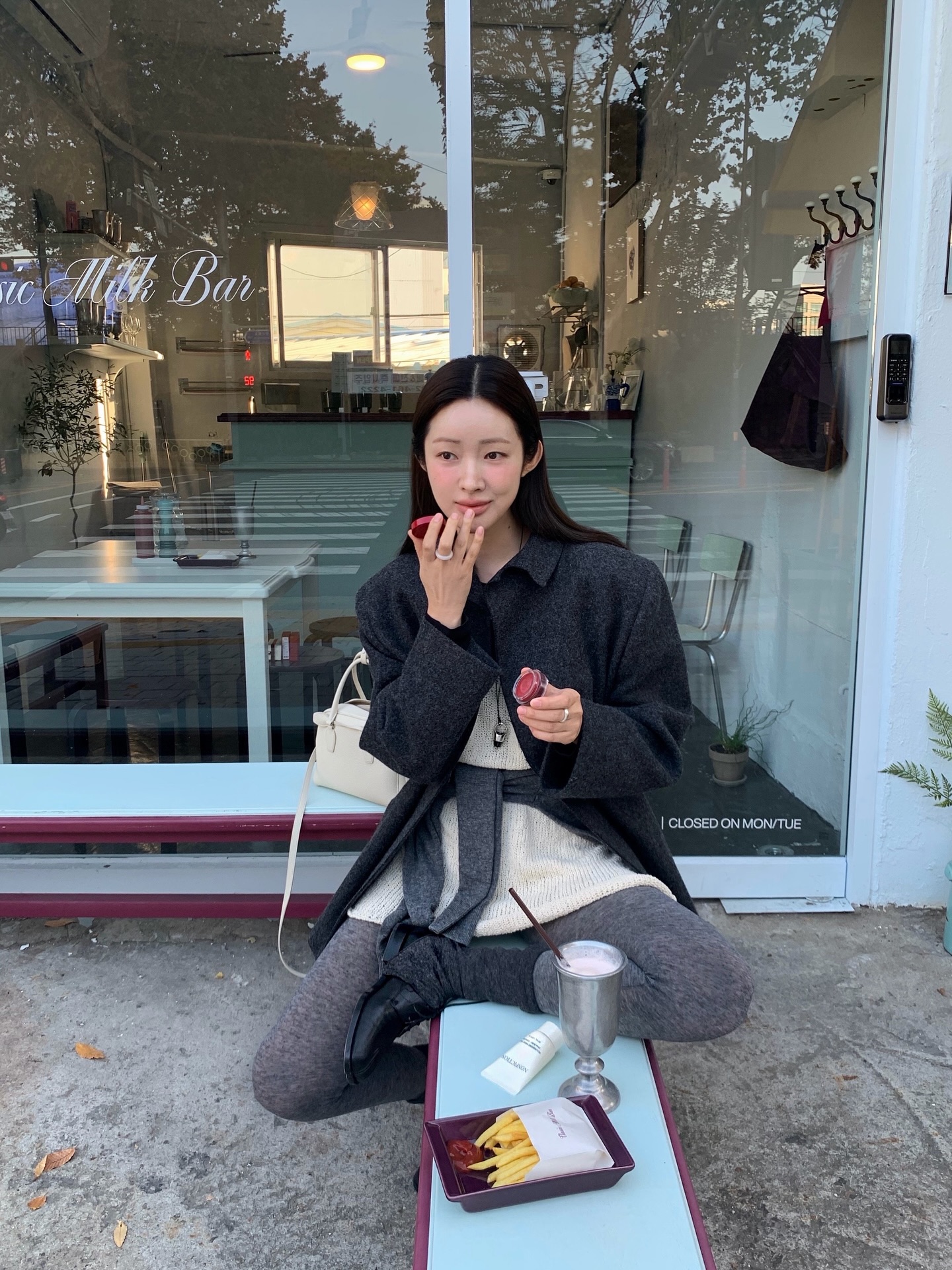 스타킹으로 포인트 주기 좋은 날씨🖤
검정 스타킹이 기본이지만👀🪄이번엔 컬러 스타킹으로 힘 주자 이미지3