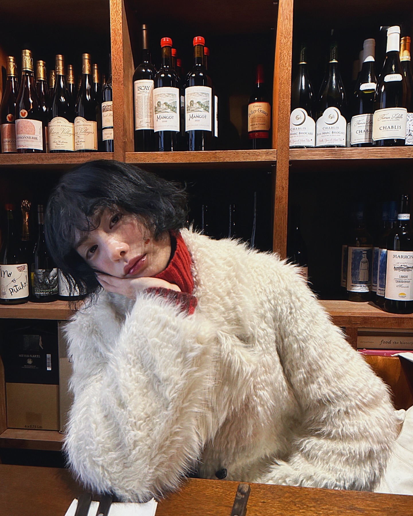 겨울엔 역시 아우터가 코디의 절반🪄
등까지 따뜻하게 감싸주는 퍼 자켓으로 보송보송하게 마무리🤍🩶 이미지8