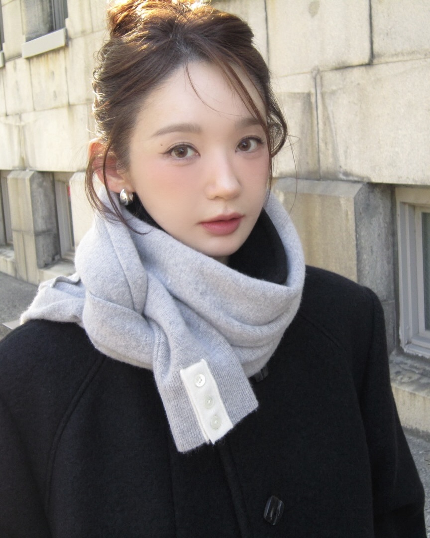 포근한 목도리 코디🧣
대충 입은 날도 목도리 한 겹으로 센스있게❄️🤍 이미지1