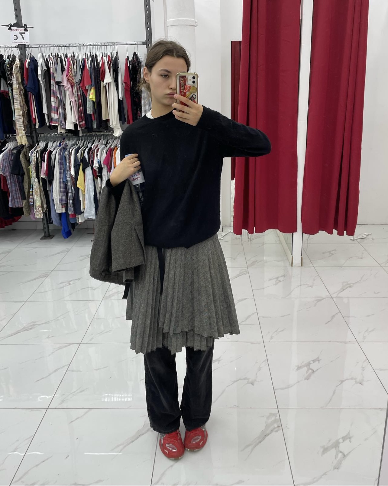 디테일 없는 담백한 무지 니트🧶
니트 한 장으로 캐주얼부터 미니멀까지 어렵지 않게 완성💁🏻‍♀️🔍 이미지3