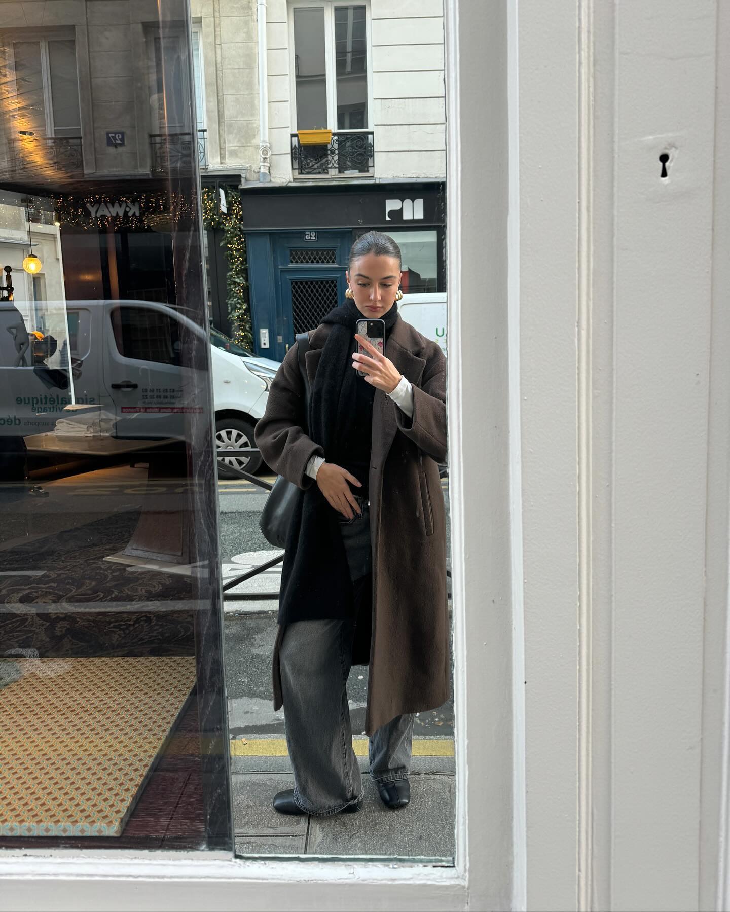 데님? 블랙진? 아니 흑청 팬츠🖤
오늘은 흑청팬츠에 니트나 코트를 더해 깔끔하고 시크하게 🐈⬛🔍 이미지2