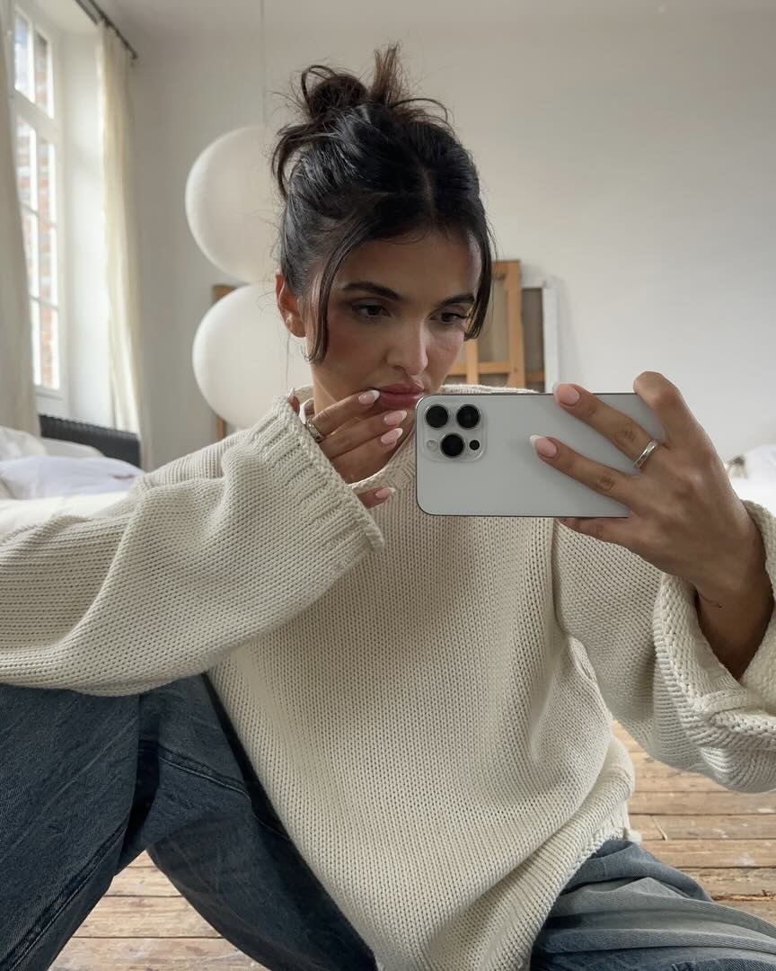 디테일 없는 담백한 무지 니트🧶
니트 한 장으로 캐주얼부터 미니멀까지 어렵지 않게 완성💁🏻‍♀️🔍 이미지6