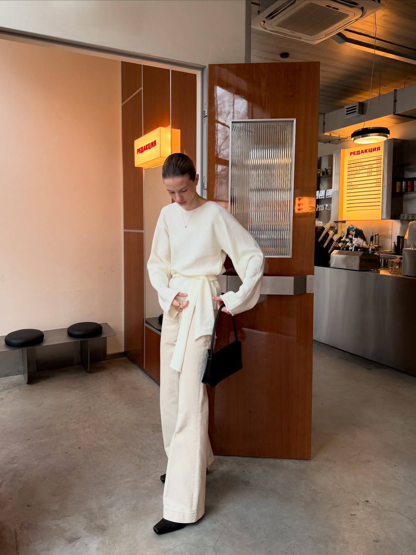 디테일 없는 담백한 무지 니트🧶
니트 한 장으로 캐주얼부터 미니멀까지 어렵지 않게 완성💁🏻‍♀️🔍 이미지2