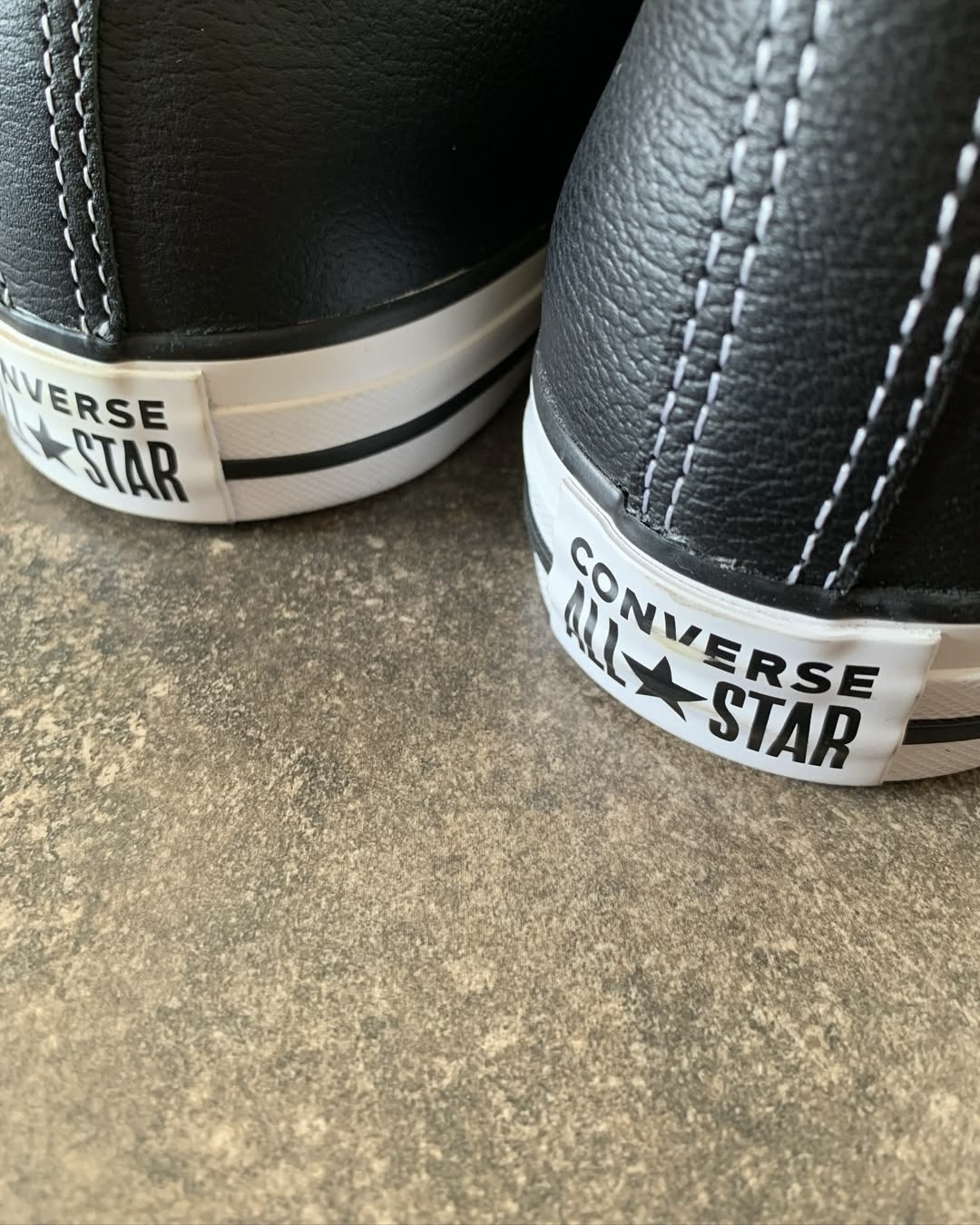 레더 검정 척테일러 느낌있네🐜 이미지5