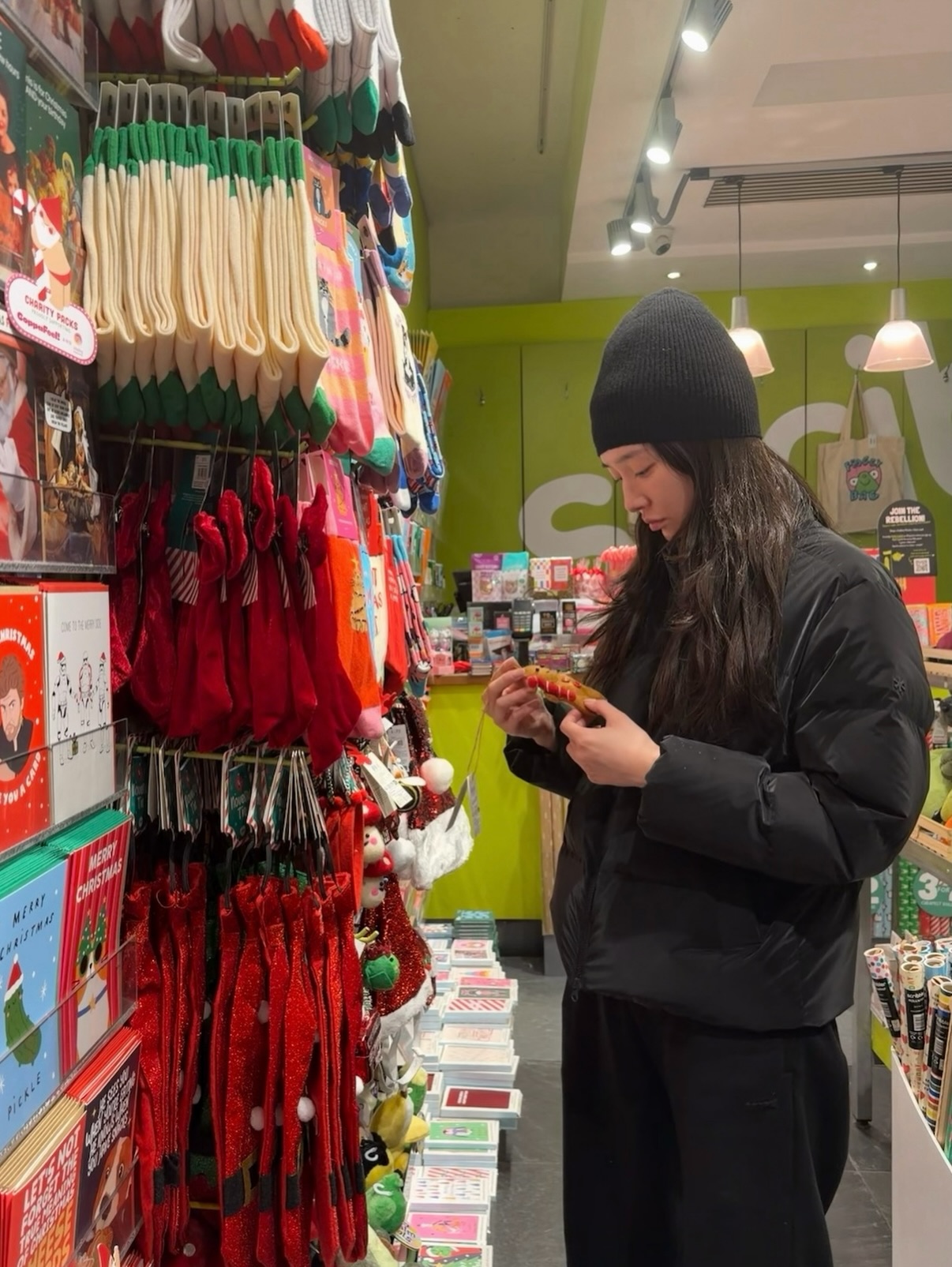 어떤 룩에도 실패 없는 숏 패딩🧚🏻
숏 패딩으로 비율 살리고 보온성은 업✨🩶실용템은 이런 거지
이미지3