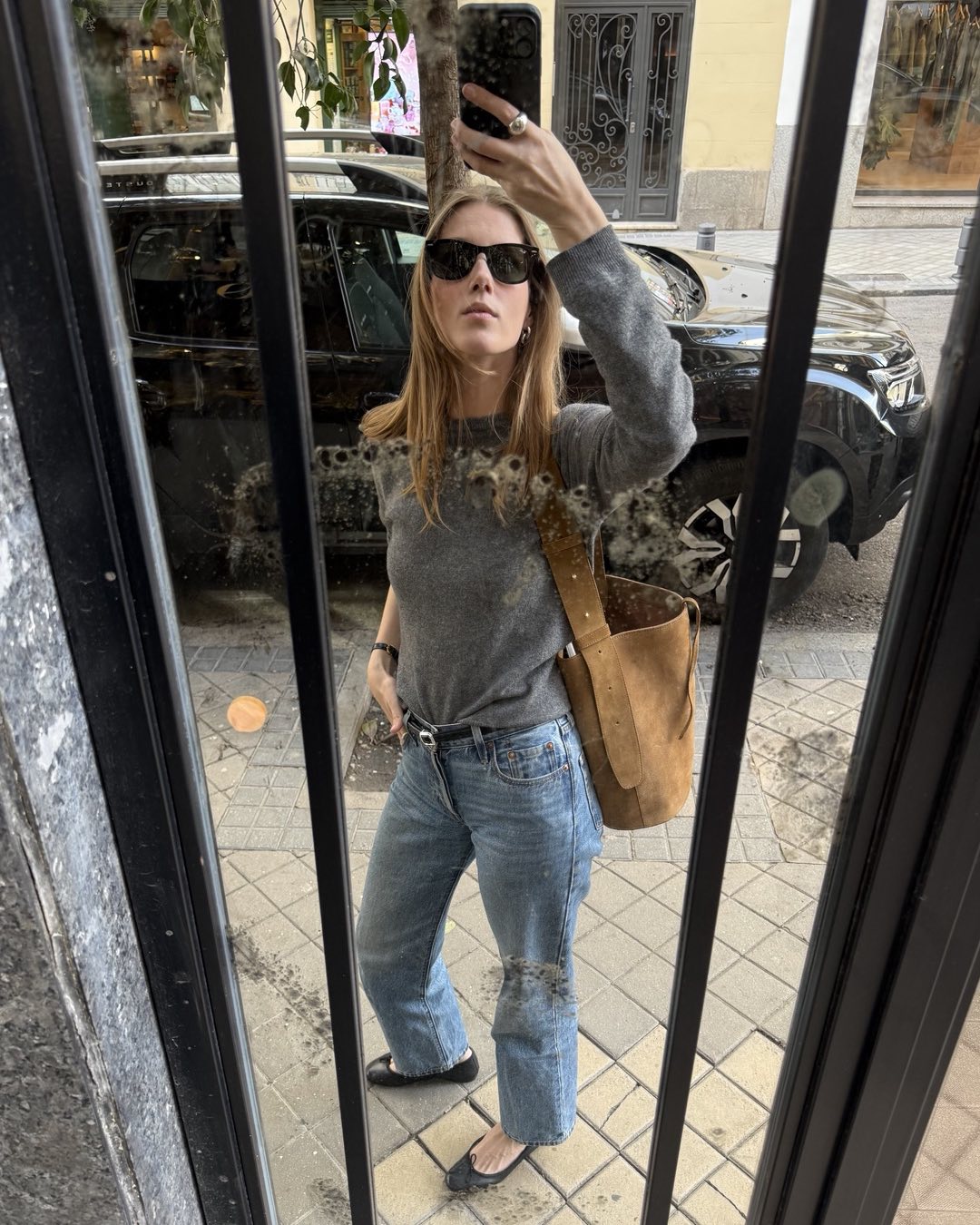 올겨울도 플랫슈즈는 사수해야 해✨
니트, 코트 같은 미니멀 룩엔 플랫슈즈로 깔끔하게 마무리🤍🖤 이미지6