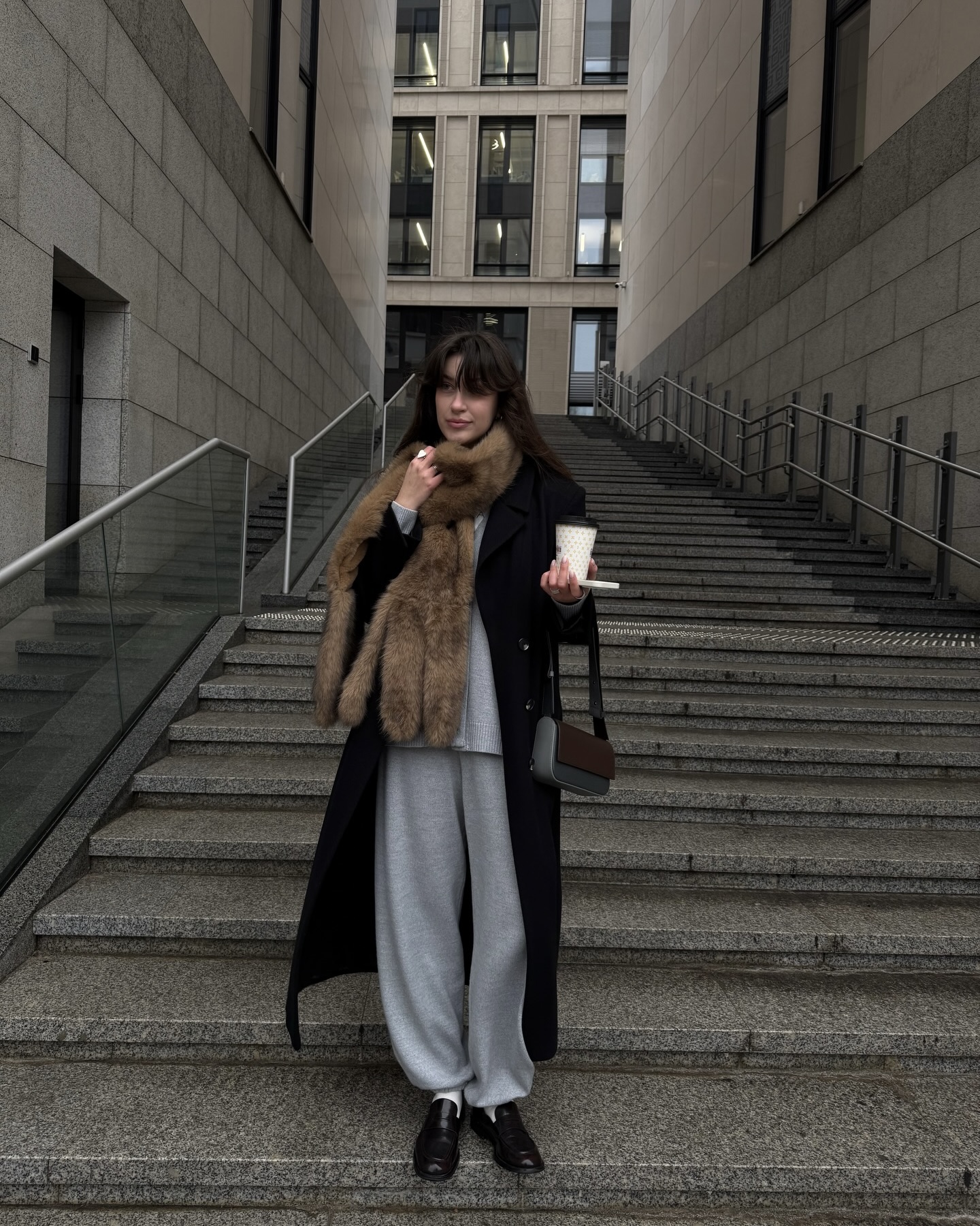 외쿡 언니들은 다 퍼 목도리 둘러🦊
퍼 목도리로 포근하고 세련되게✨🤎홀리데이 무드까지 느껴봐 이미지2