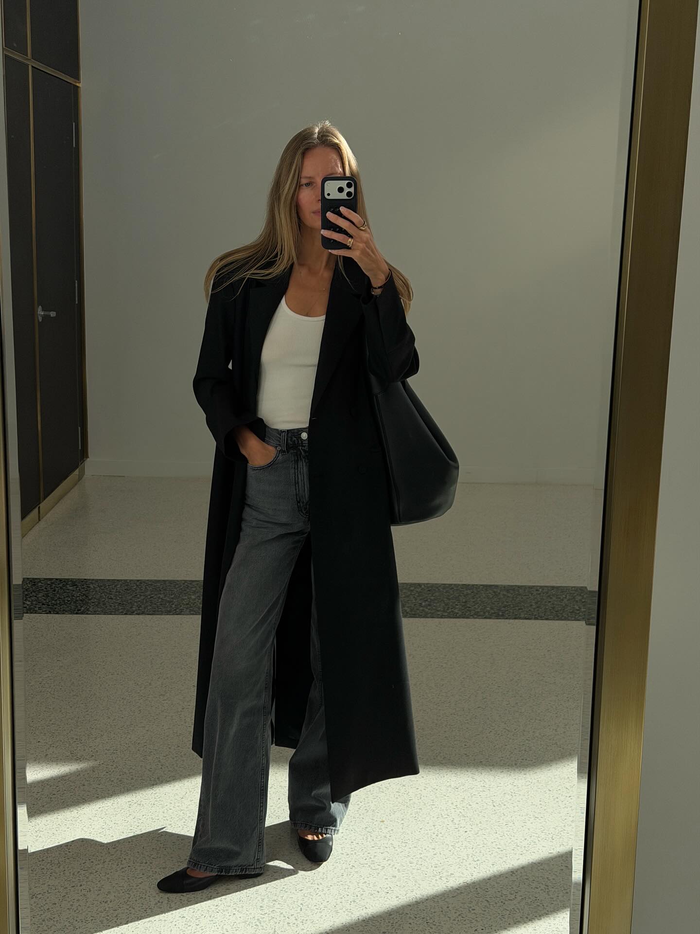 올겨울도 플랫슈즈는 사수해야 해✨
니트, 코트 같은 미니멀 룩엔 플랫슈즈로 깔끔하게 마무리🤍🖤 이미지4