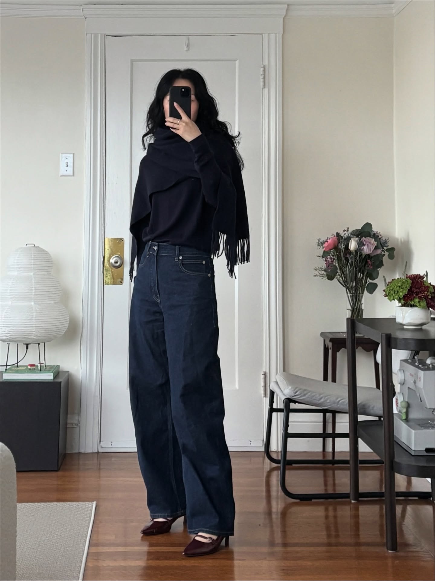 계절 바뀌어도 여전히 유효한 생지💙
톤 다운된 차분한 겨울룩엔, 생지 데님이 가장 잘 어울려👖❄️
이미지1