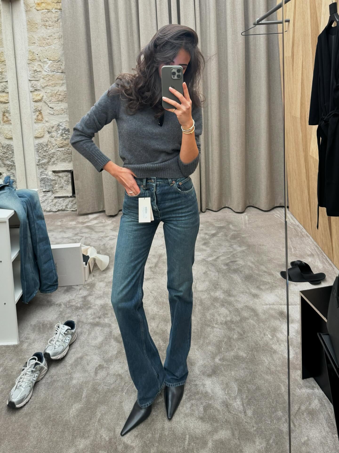 걸을수록 실루엣 살아나는 부츠컷✨
힙선은 잡고, 라인은 풀어준 부츠컷 팬츠로 하체 커버하자😎💡 이미지2