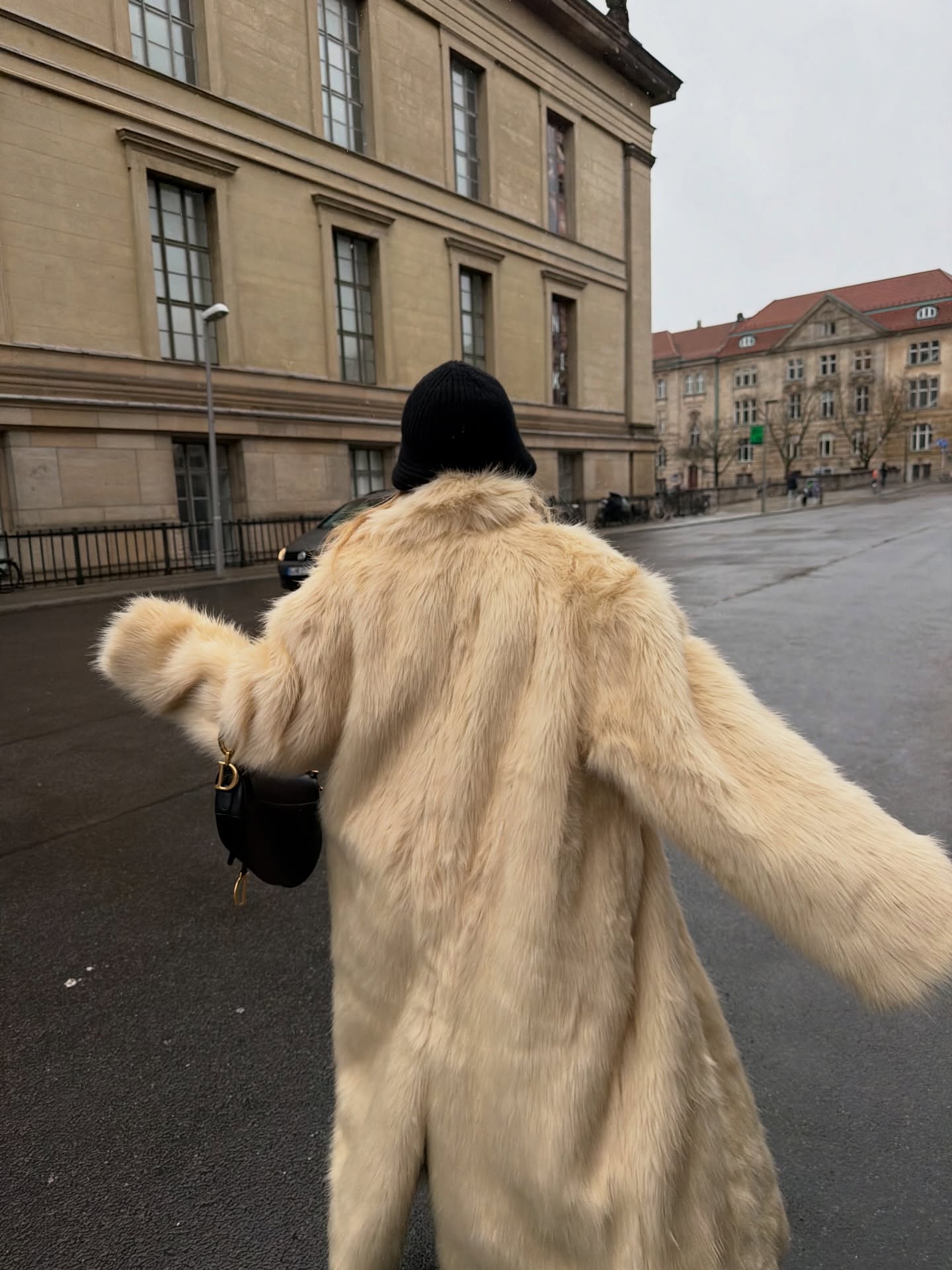 올겨울 트렌드 퍼코트🧸
연말룩까지 책임지는 고급스러움🤎✨
이미지6