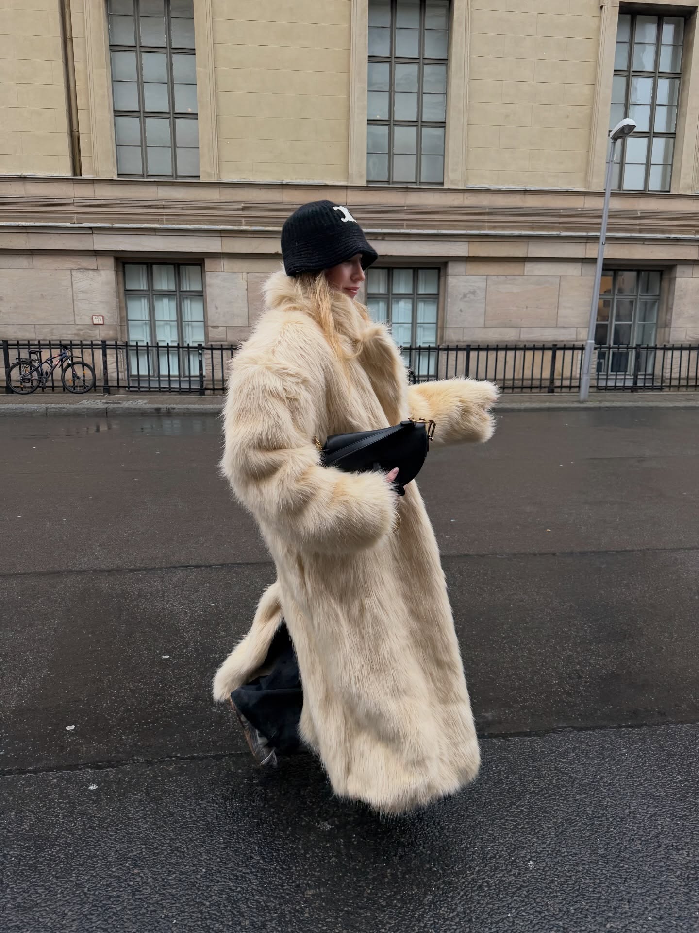 올겨울 트렌드 퍼코트🧸
연말룩까지 책임지는 고급스러움🤎✨
이미지