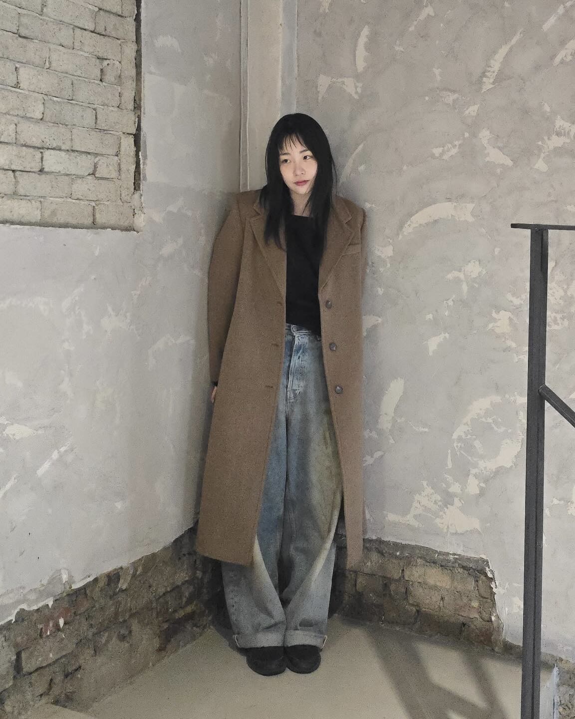 겨울에 꼭 필요한 아우터? 롱코트🧥
클래식한 롱코트가 출근룩부터 데이트룩까지 책임져 줄 거야💛🪄 이미지2