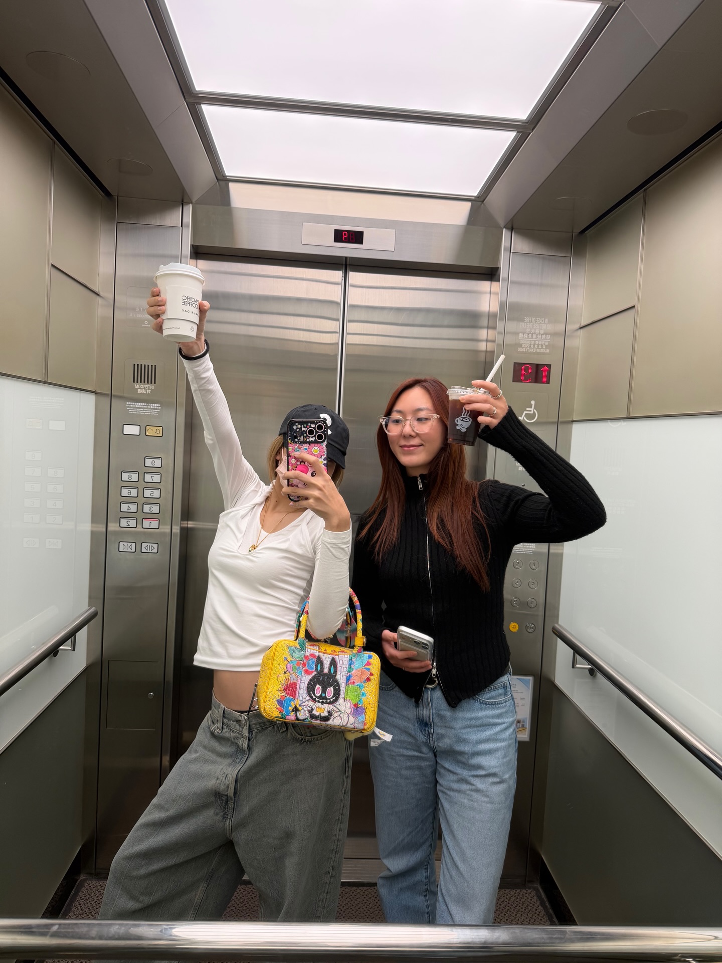 주말에 우리 @같이 폰꾸할래?👌🏻
케이스부터 스티커, 그립 톡으로 리사처럼 폰꾸해 보자🎶🧚🏻 이미지6