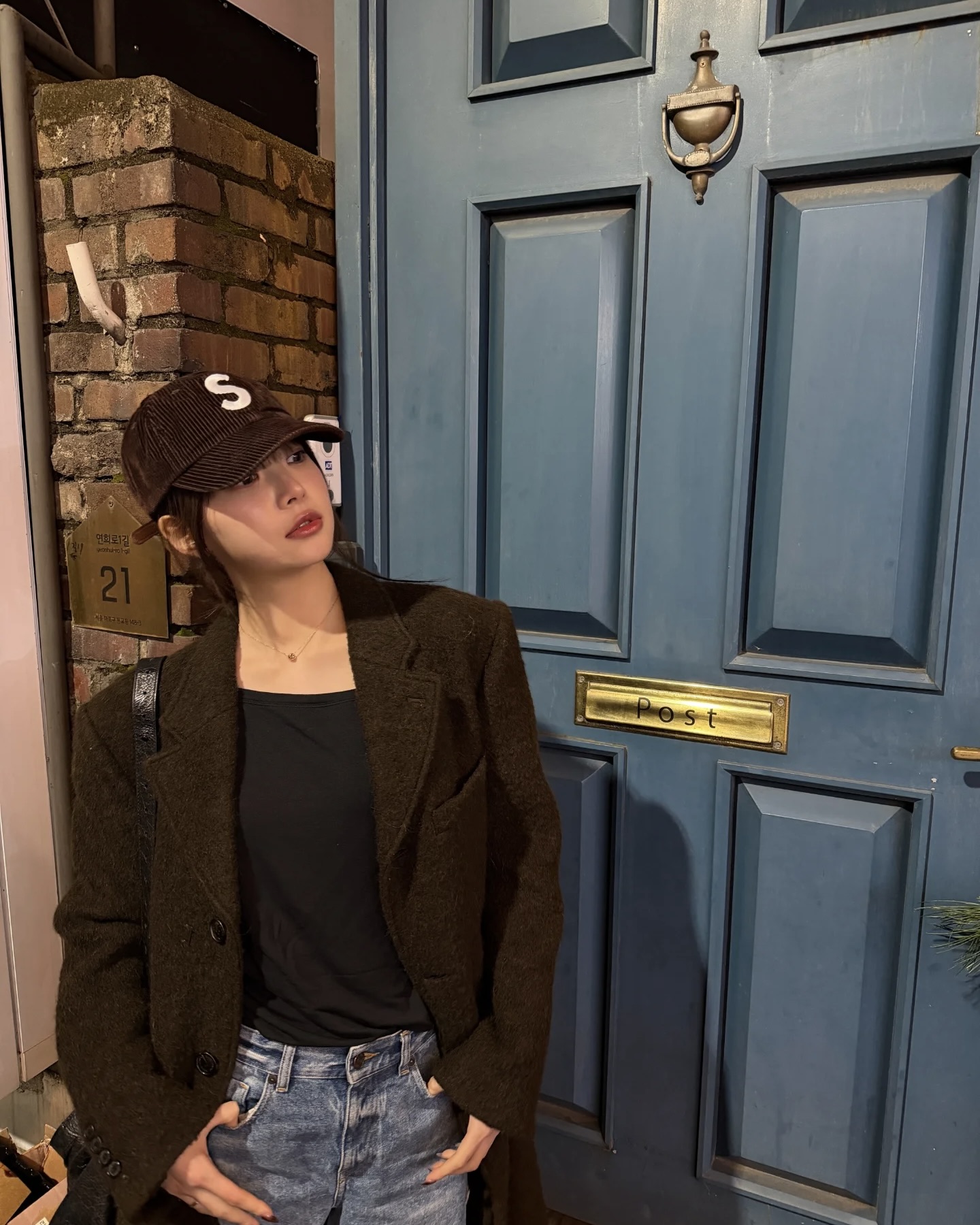 겨울에 꼭 필요한 아우터? 롱코트🧥
클래식한 롱코트가 출근룩부터 데이트룩까지 책임져 줄 거야💛🪄 이미지6