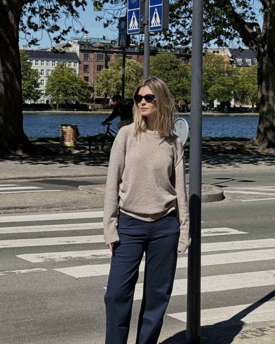 계절 바뀌어도 여전히 유효한 생지💙
톤 다운된 차분한 겨울룩엔, 생지 데님이 가장 잘 어울려👖❄️
이미지4