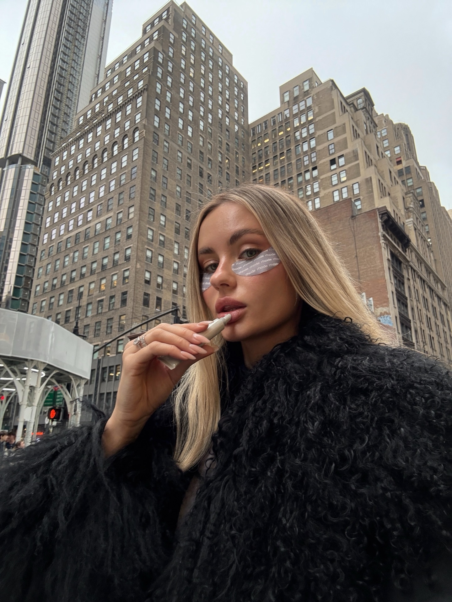 언제 어디서나 챙기는 아이패치✨
보습과 진정 동시에 챙기는 주말 필수 루틴👀🪄 이미지7