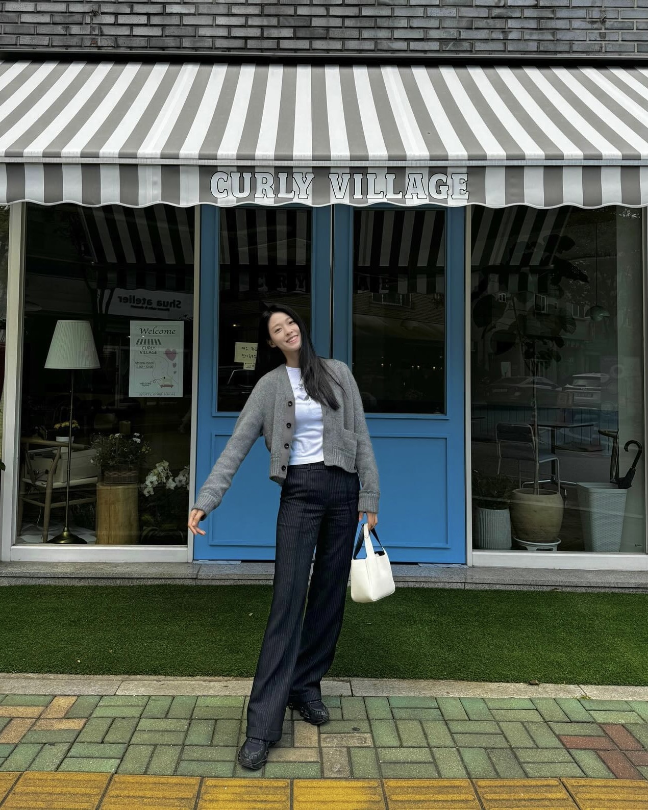 겨울에 더 필요한 가디건🧶
야외에선 이너로 레이어링, 실내에선 가디건 하나로 즐겨봐💗🔮 이미지6