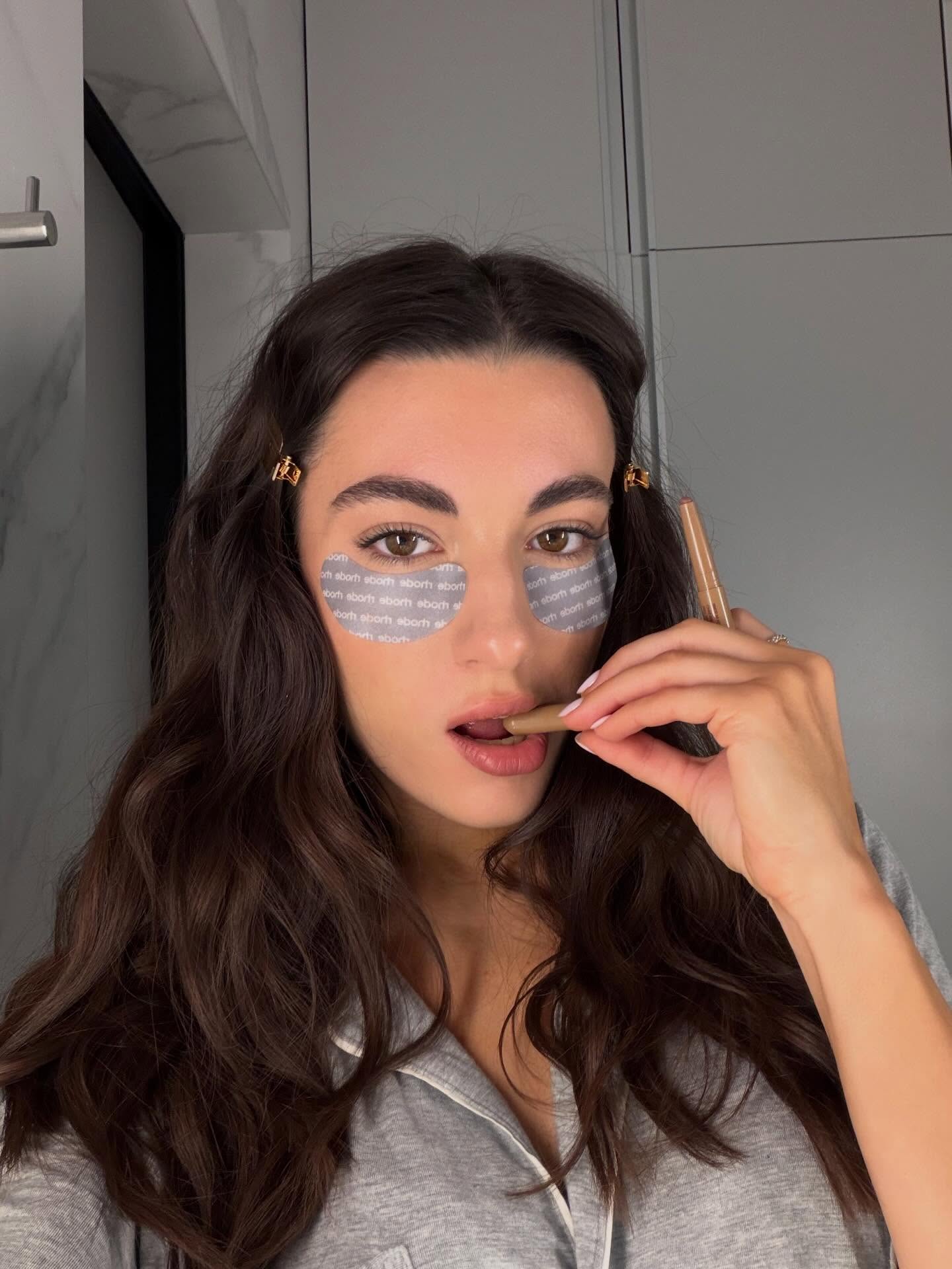 언제 어디서나 챙기는 아이패치✨
보습과 진정 동시에 챙기는 주말 필수 루틴👀🪄 이미지6