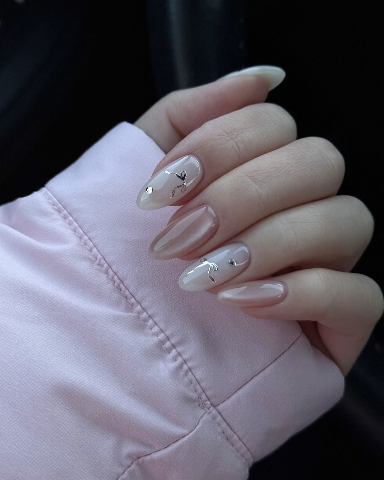 몽글몽글 영롱한 스팽글 네일✨
크리스마스 전🤍🎄 화이트 스팽글 네일 @참고해서 네일샵 예약! 이미지6