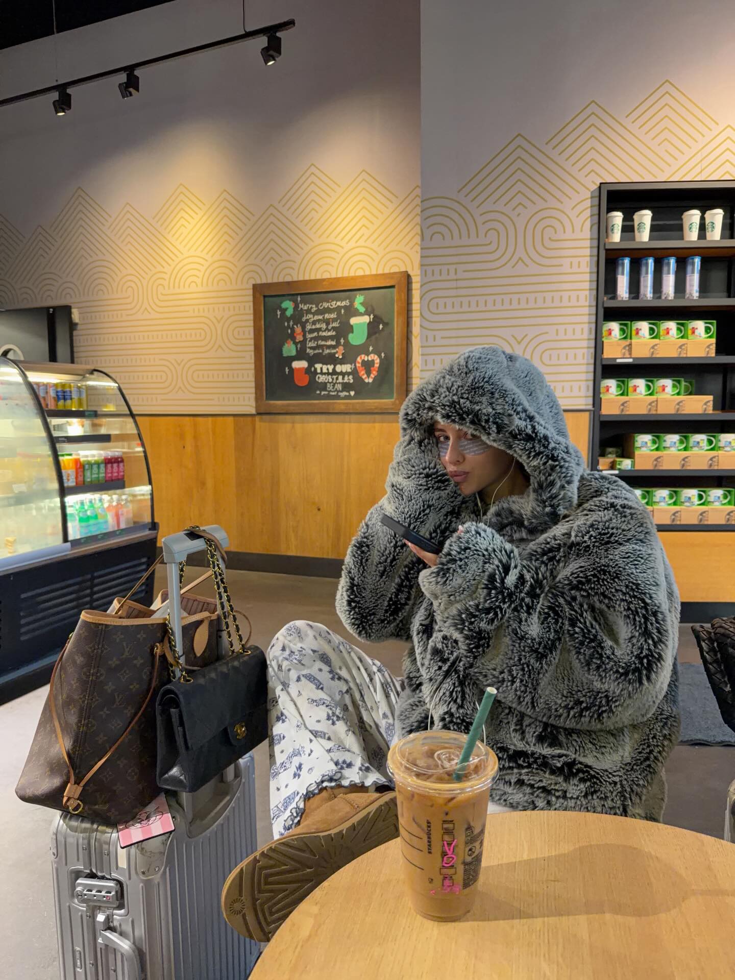 언제 어디서나 챙기는 아이패치✨
보습과 진정 동시에 챙기는 주말 필수 루틴👀🪄 이미지3