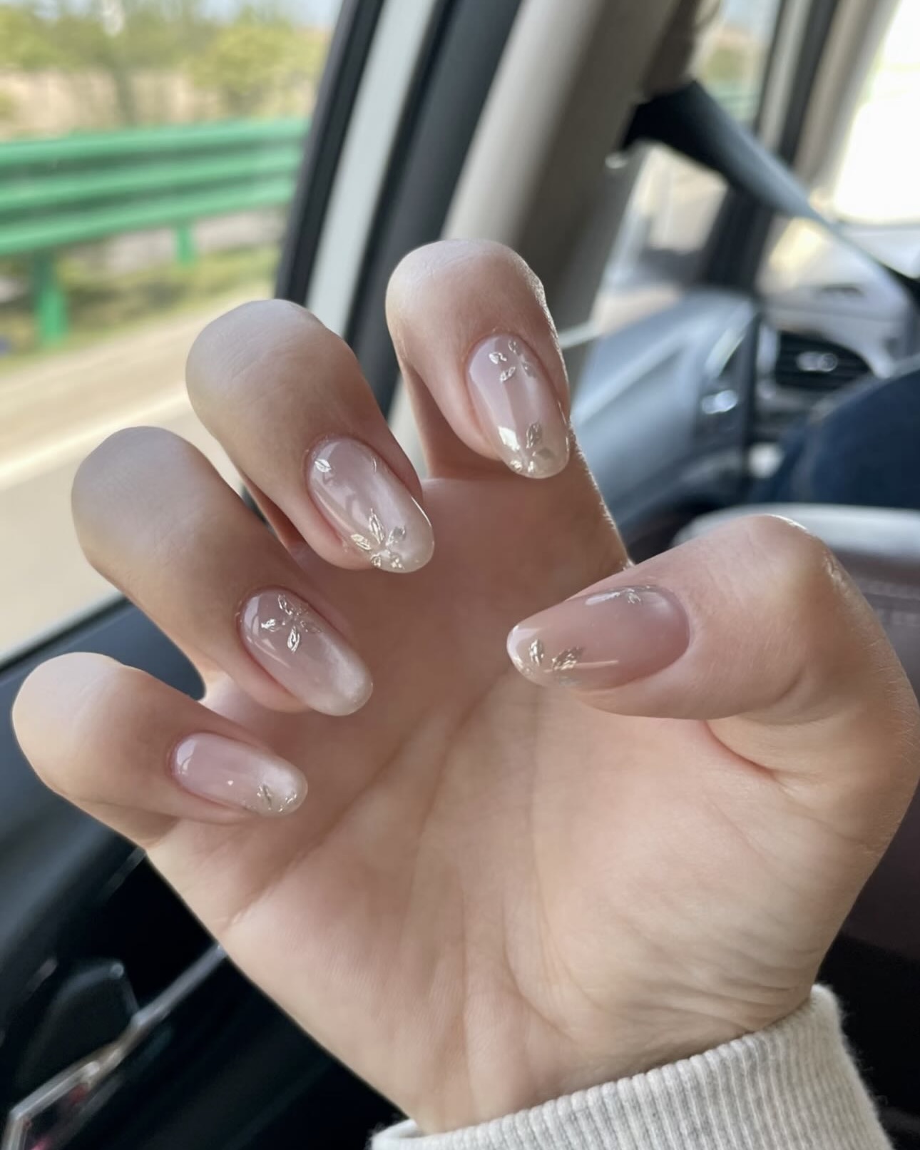 몽글몽글 영롱한 스팽글 네일✨
크리스마스 전🤍🎄 화이트 스팽글 네일 @참고해서 네일샵 예약! 이미지5