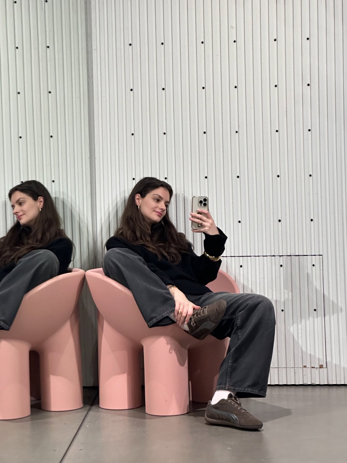 데님 질릴 때 딱 필요한 흑청 팬츠🖤
블랙보다 가볍고, 청보다 세련된 흑청 팬츠로 깔끔히 마무리😎👍🏻 이미지5