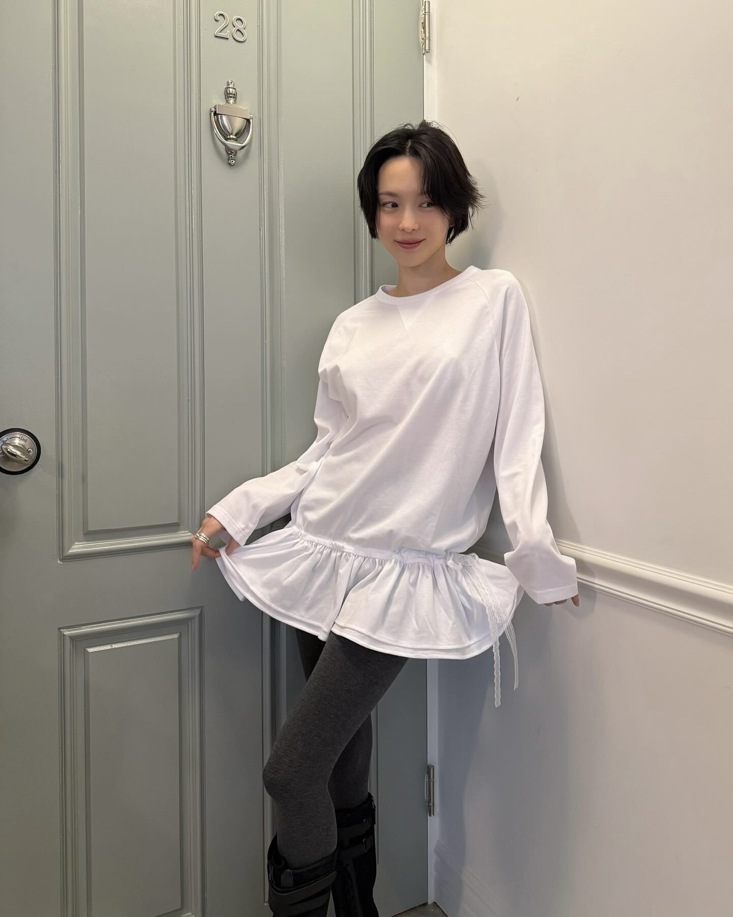 겨울 스커트룩의 필수템?스타킹☑️
블랙, 차콜, 그레이로 스타킹으로 톤만 슬쩍 바꿔줘🩶🖤 이미지6