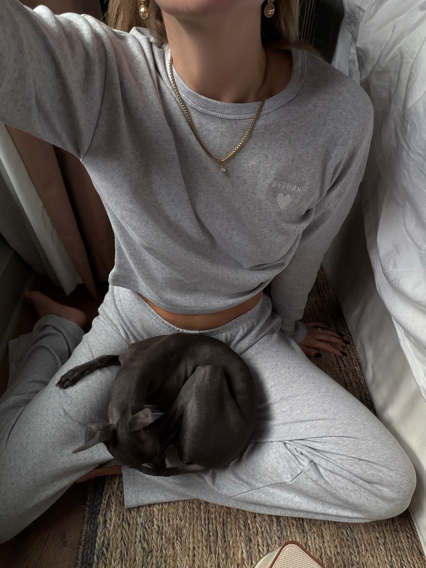 추운 날씨엔 집순이가 돼...🛌
원마일웨어 셋업 입고 집순이 모드 ON🏡🤎 이미지3