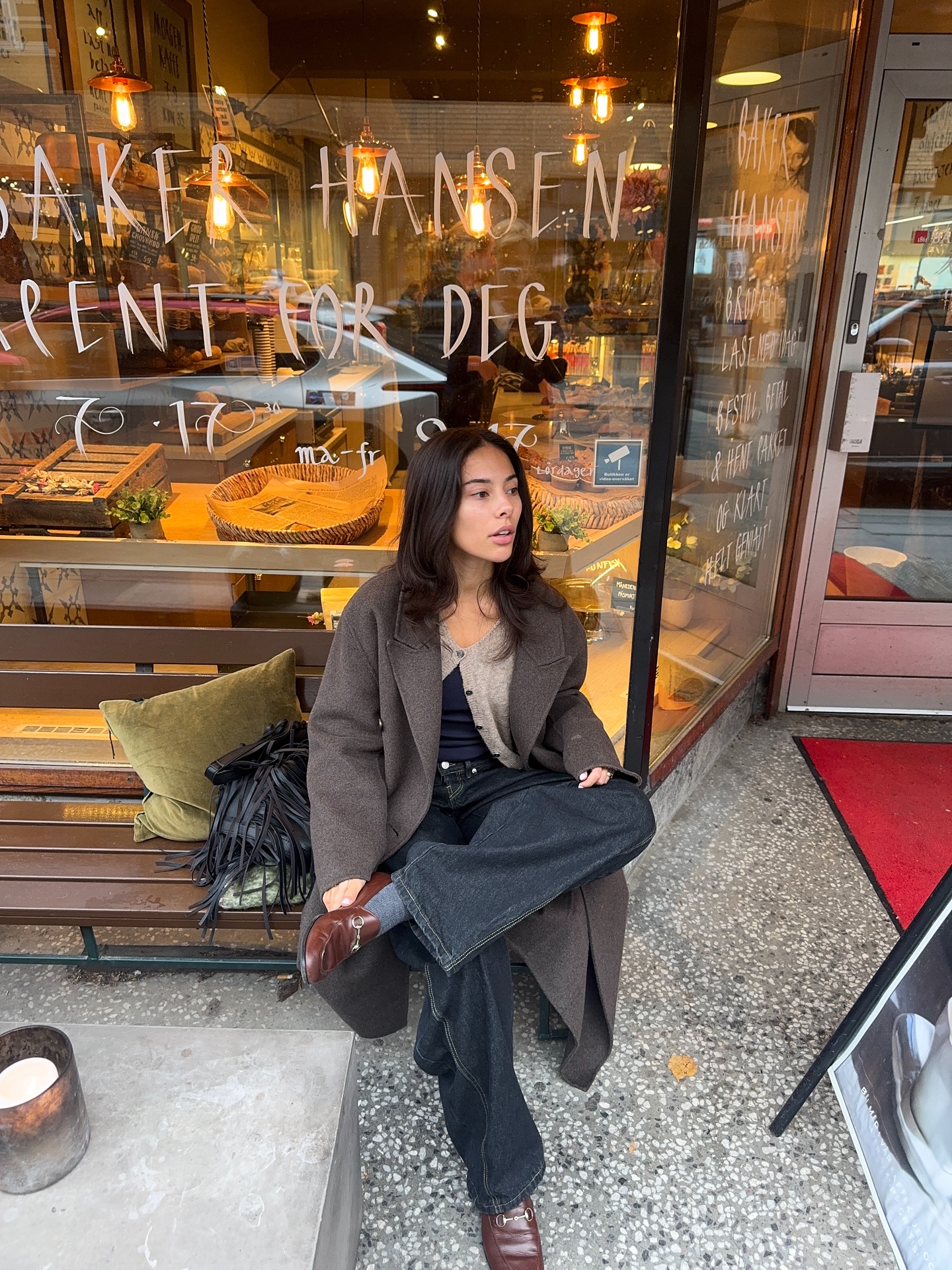 데님 질릴 때 딱 필요한 흑청 팬츠🖤
블랙보다 가볍고, 청보다 세련된 흑청 팬츠로 깔끔히 마무리😎👍🏻 이미지4