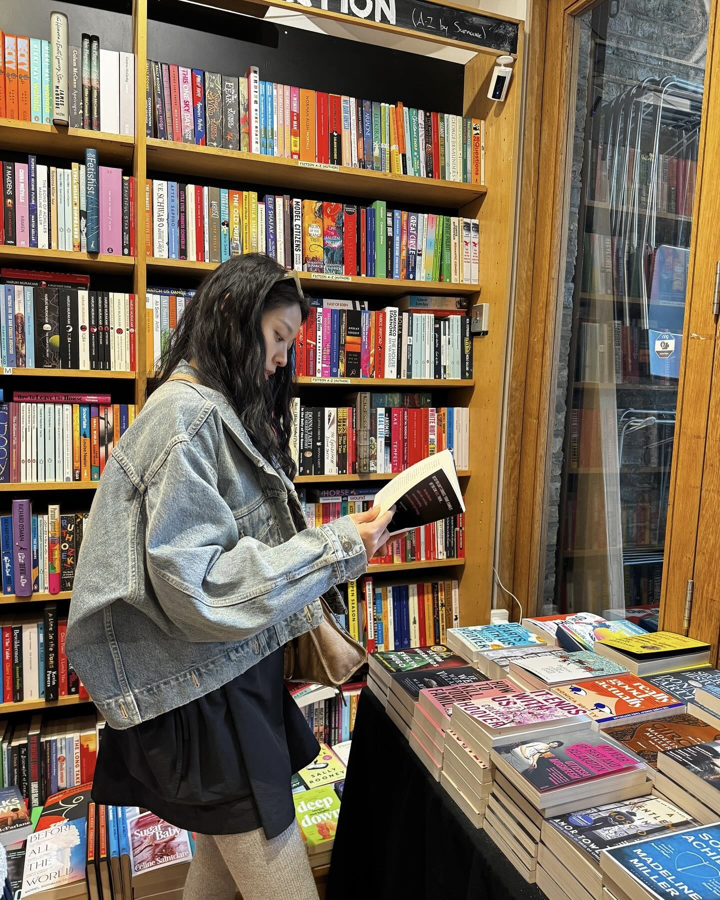 겨울 스커트룩의 필수템?스타킹☑️
블랙, 차콜, 그레이로 스타킹으로 톤만 슬쩍 바꿔줘🩶🖤 이미지5