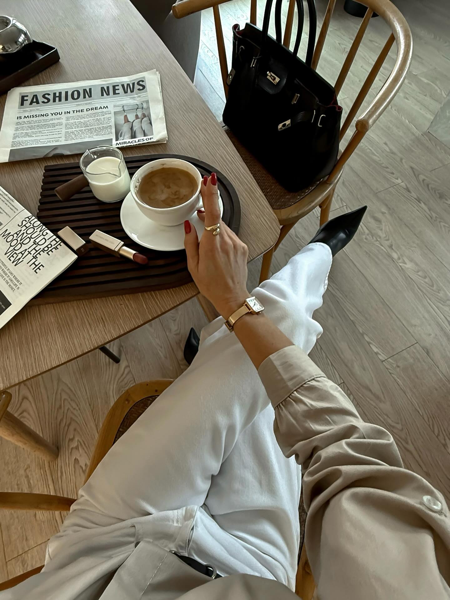 겨울엔 부츠 어떻게 신어?👢
데님부터 스커트까지 활용도 좋은 부츠 코디 참고해보세요🖤 이미지5