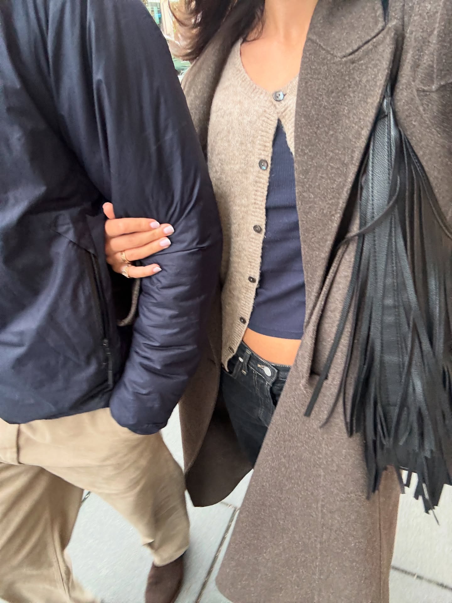 데님 질릴 때 딱 필요한 흑청 팬츠🖤
블랙보다 가볍고, 청보다 세련된 흑청 팬츠로 깔끔히 마무리😎👍🏻 이미지6