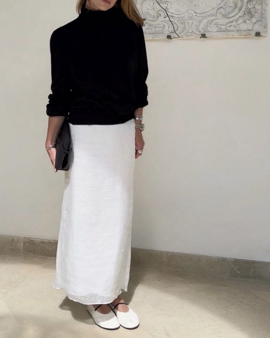 겨울룩을 밝혀주는 화이트 스커트🤍
무채색 상의에 화이트 스커트를 더하면 분위기가 환해질 거야✨🪄 이미지2