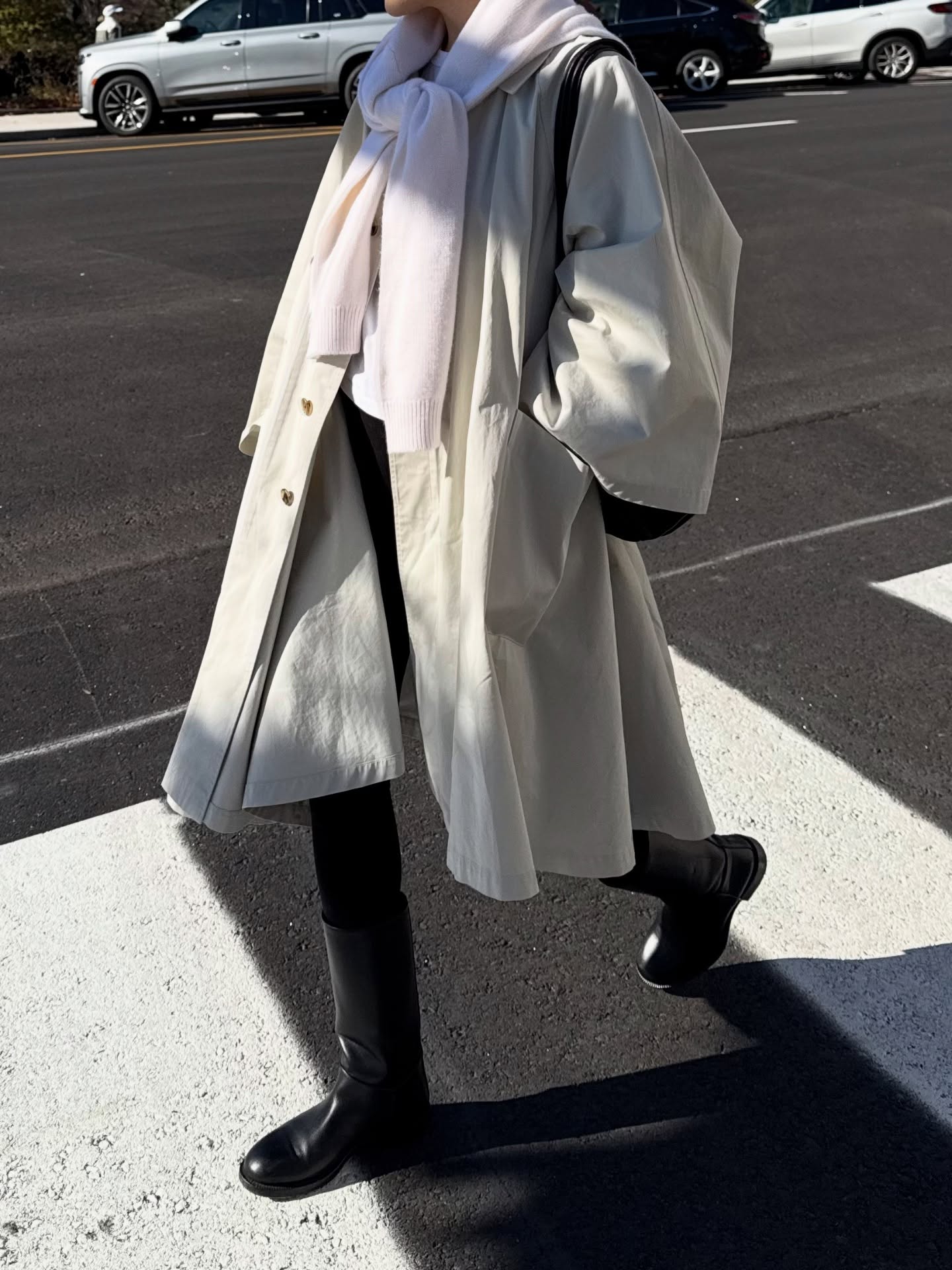 겨울엔 부츠 어떻게 신어?👢
데님부터 스커트까지 활용도 좋은 부츠 코디 참고해보세요🖤 이미지1