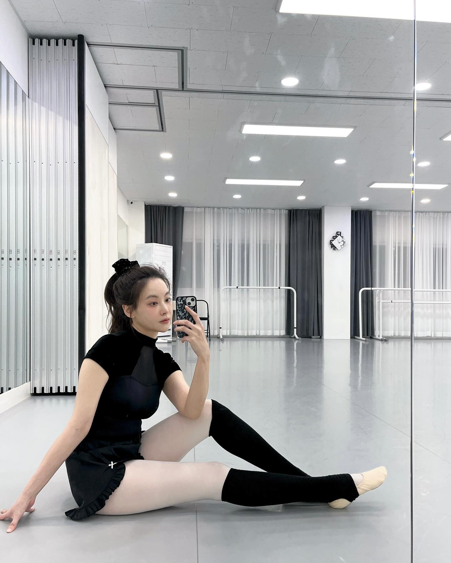 계절 안 타는 실내운동?👀
추운 겨울에도 몸선 예쁘게 잡아주는 발레하기🩰💕 이미지5