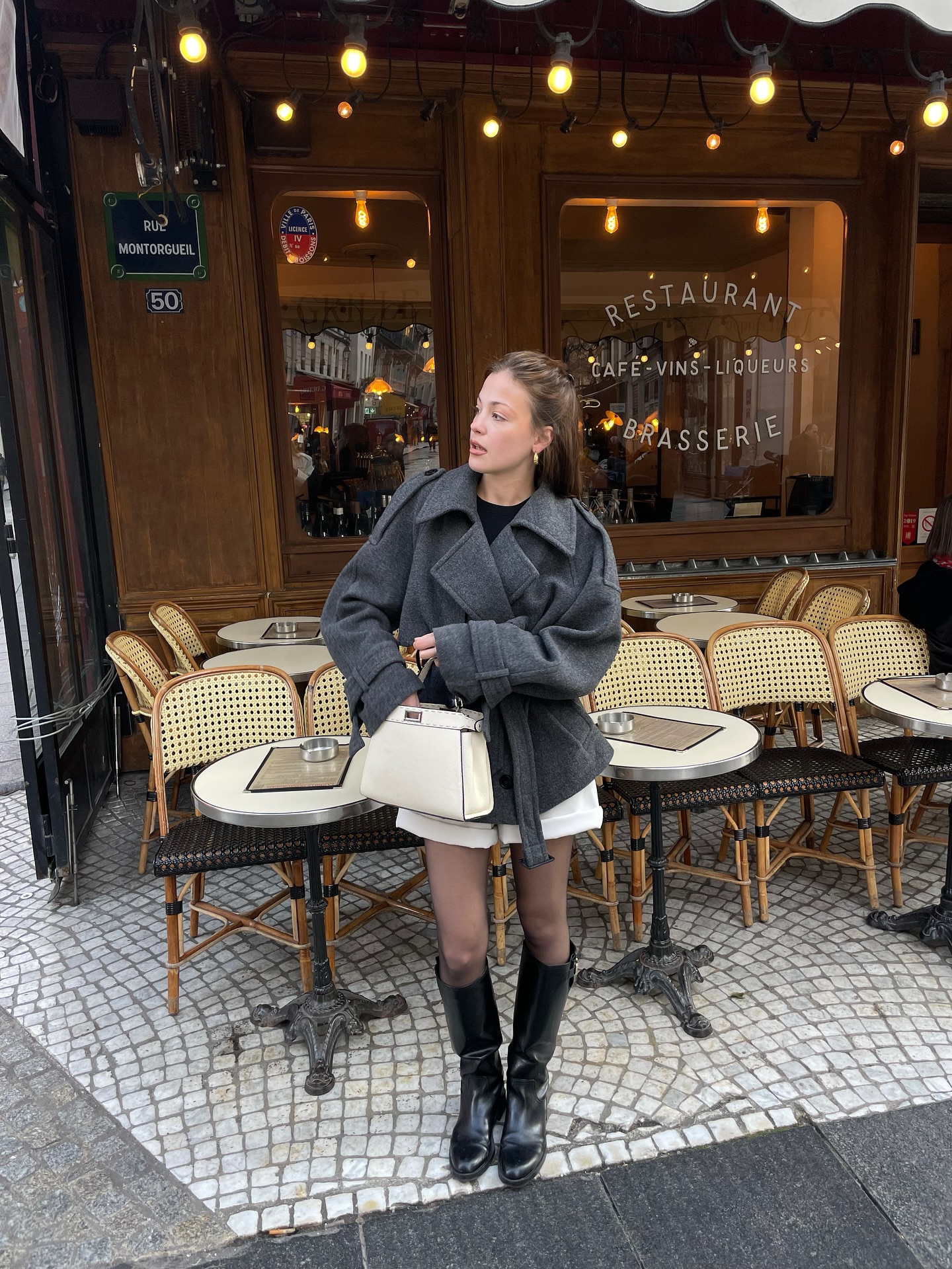 겨울엔 부츠 어떻게 신어?👢
데님부터 스커트까지 활용도 좋은 부츠 코디 참고해보세요🖤 이미지6