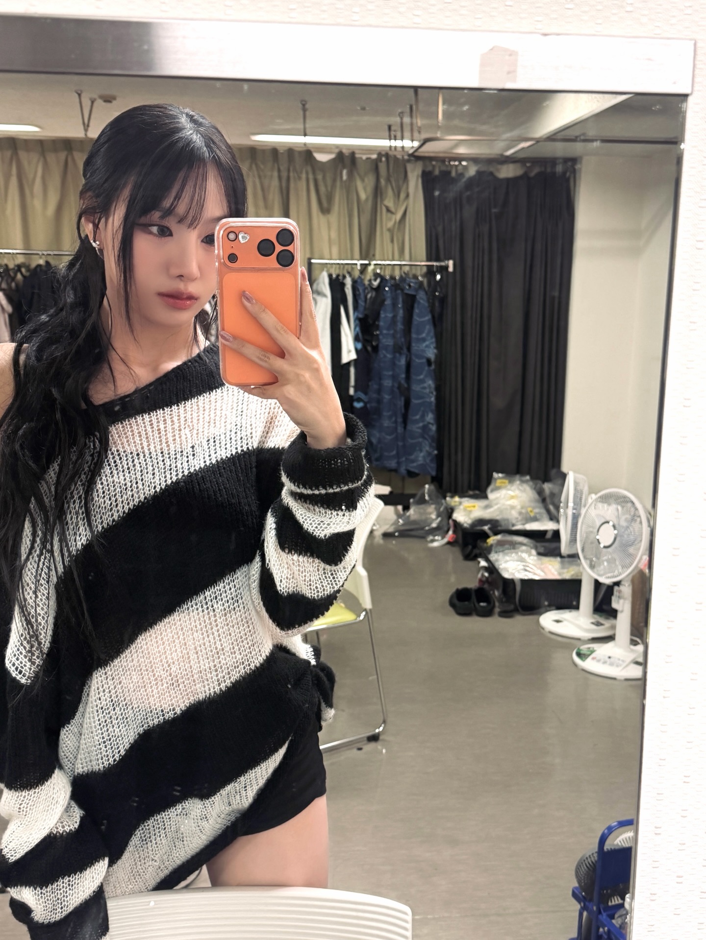 아우터 안에 숨겨둔 오픈숄더😳
춥다고 다 가릴 필요는 없잖아? 오픈숄더 매력은 바로 갭차이🖤🐈‍⬛ 이미지8