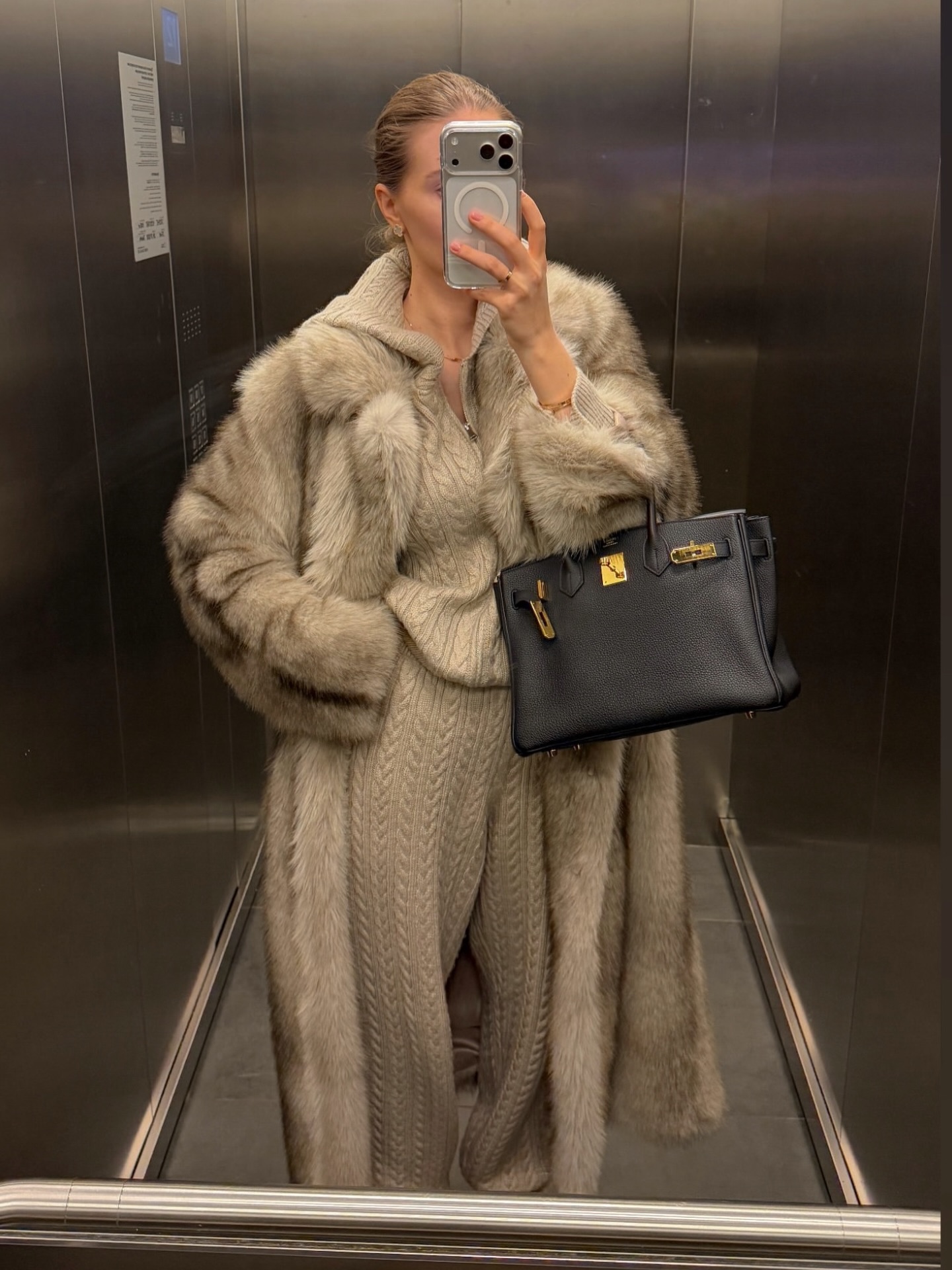 추운 날씨엔 집순이가 돼...🛌
원마일웨어 셋업 입고 집순이 모드 ON🏡🤎 이미지1