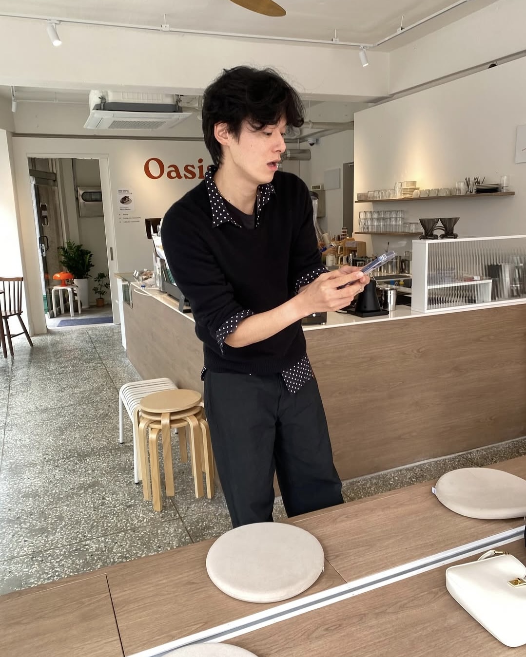 브이넥니트와 셔츠는 단짝🤝 이미지2