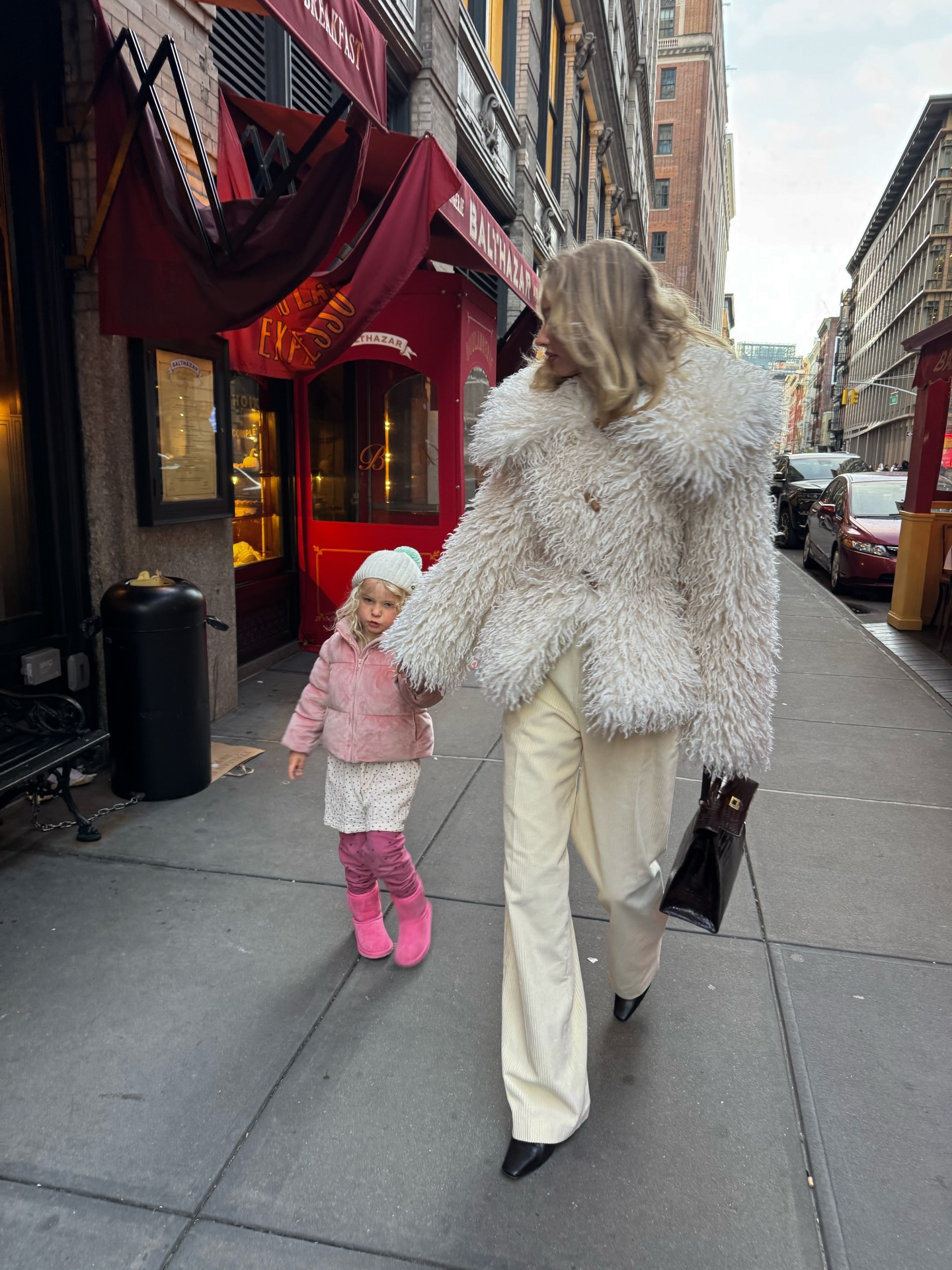 겨울엔 이거 하나만 믿어🤎
겨울엔 히트텍 없이도 따뜻한 코듀로이 팬츠🐻✨ 이미지2