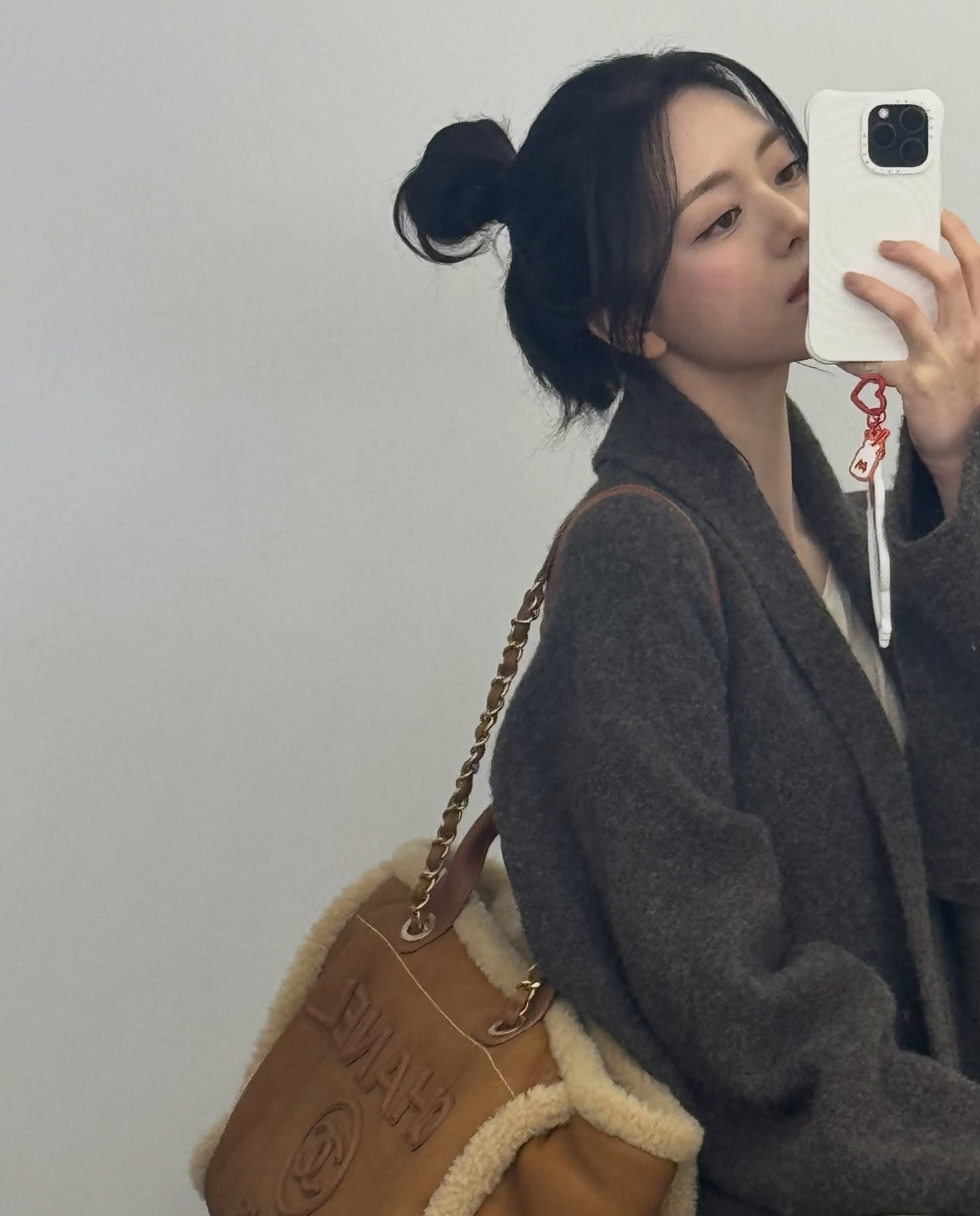 옷장 열면 제일 손이 가는 코트🩶
캐주얼부터 출근룩까지 활용도 확실한 그레이 코트🐰🪄 이미지7