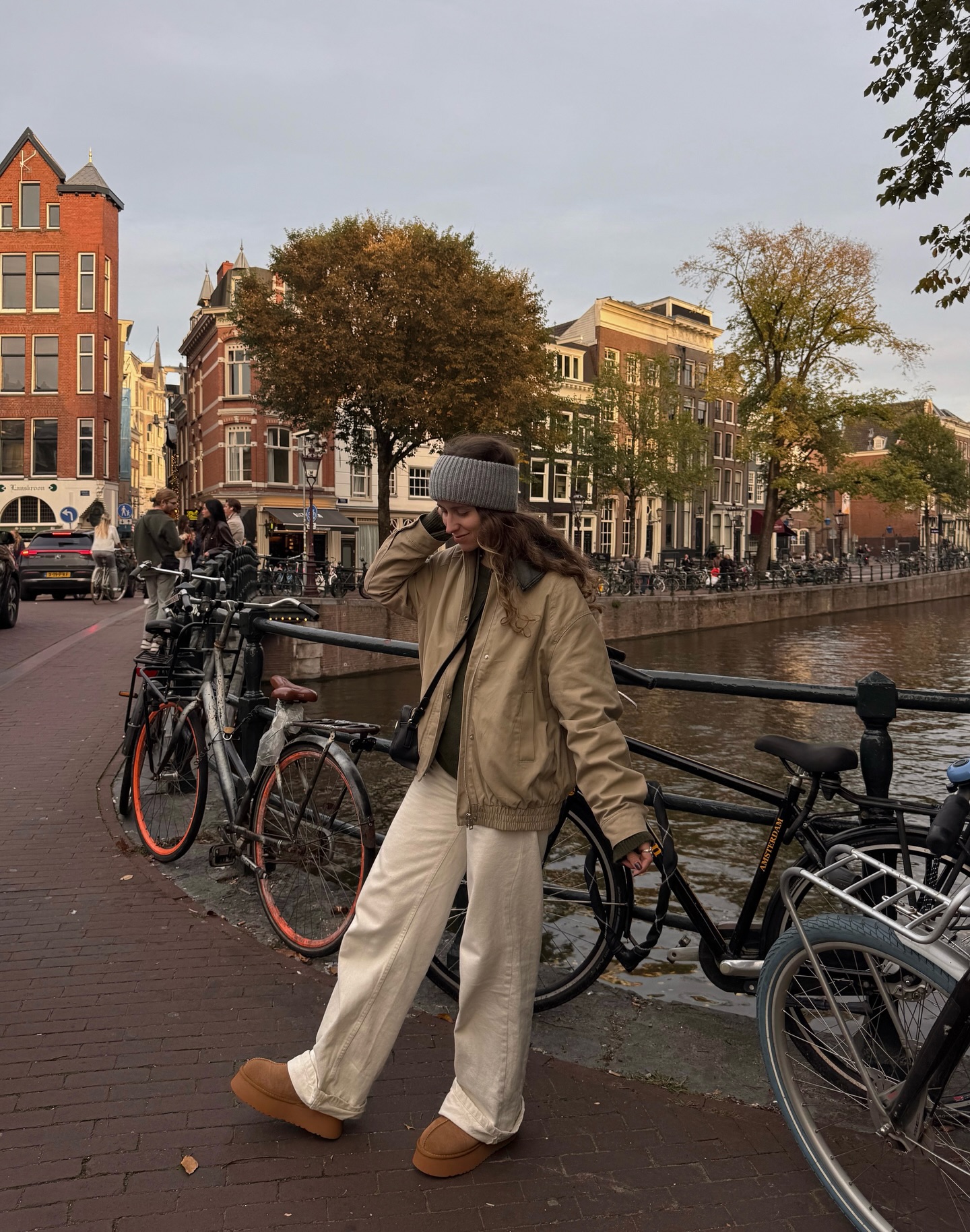 요즘 핫한 겨울 니트 헤어밴드❄️
머리까지 따뜻한, 사랑스러운 니트 헤어밴드로 포인트 주기🩶🖤 이미지4