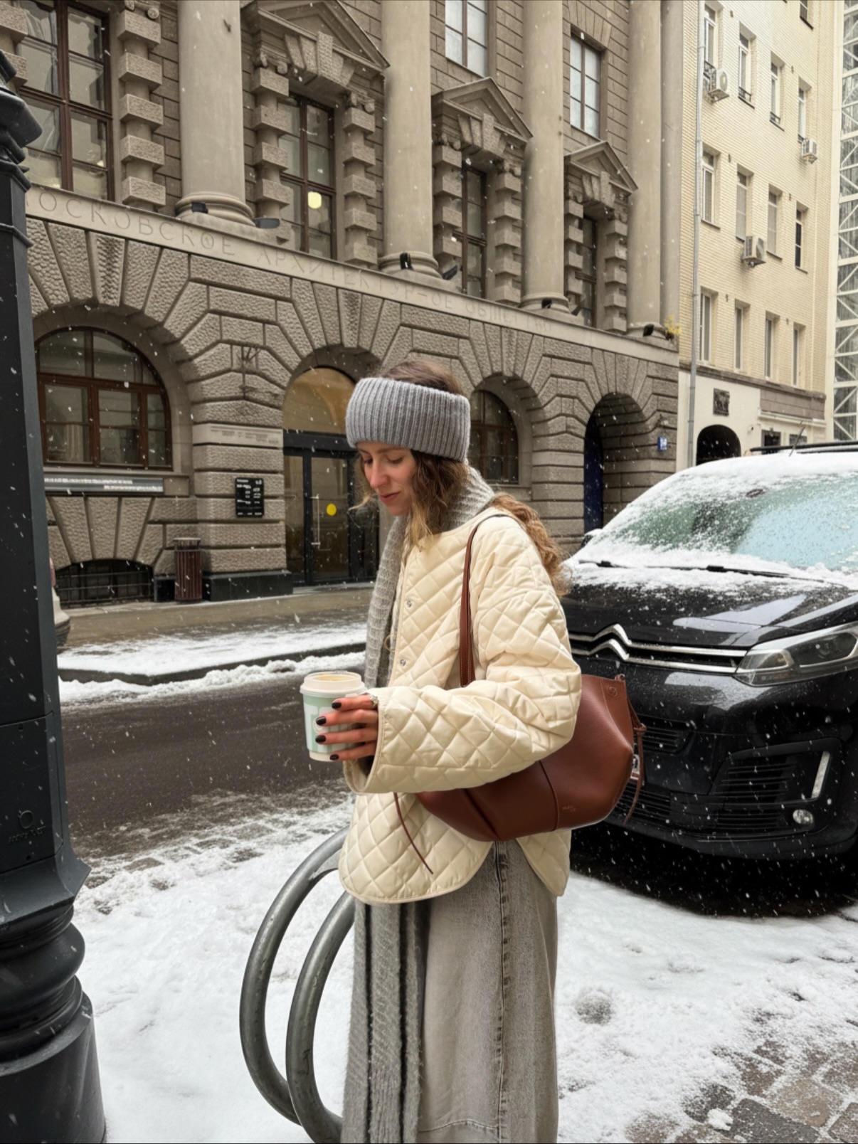 요즘 핫한 겨울 니트 헤어밴드❄️
머리까지 따뜻한, 사랑스러운 니트 헤어밴드로 포인트 주기🩶🖤 이미지2