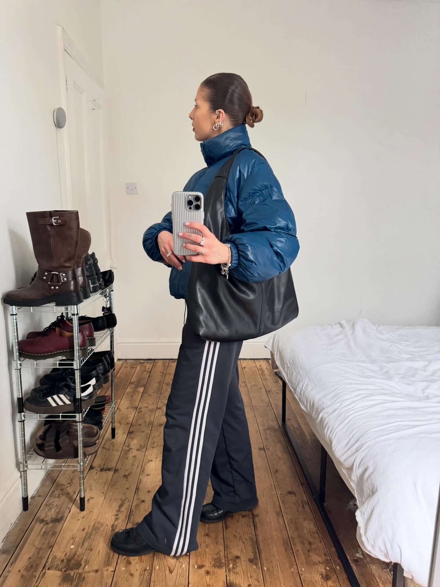 미리미리 준비해야 할 숏 패딩☑️
숏 패딩 취향이 헷갈린다면 컬러별 코디로 한 번에 비교해봐👀🔍 이미지1